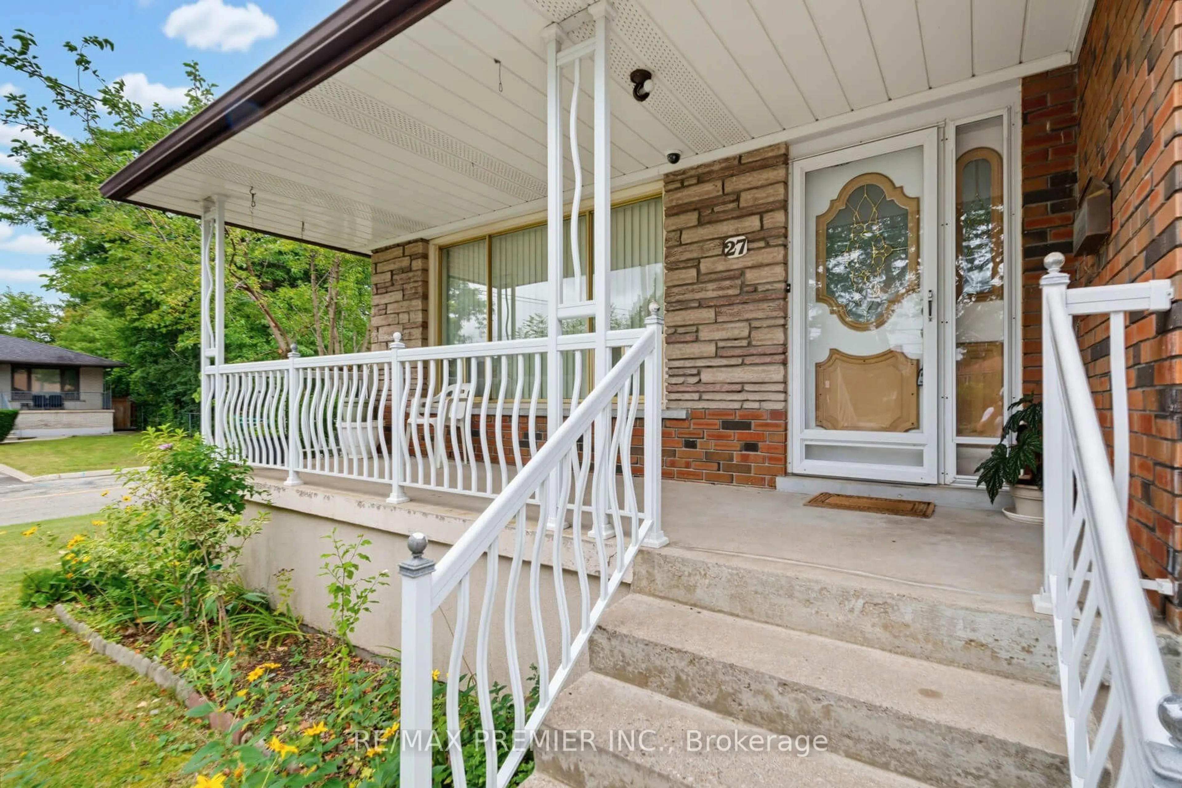 Unknown for 27 Whitfield Ave, Toronto Ontario M9L 1G2