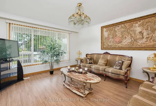 27 Whitfield Ave, Toronto 4