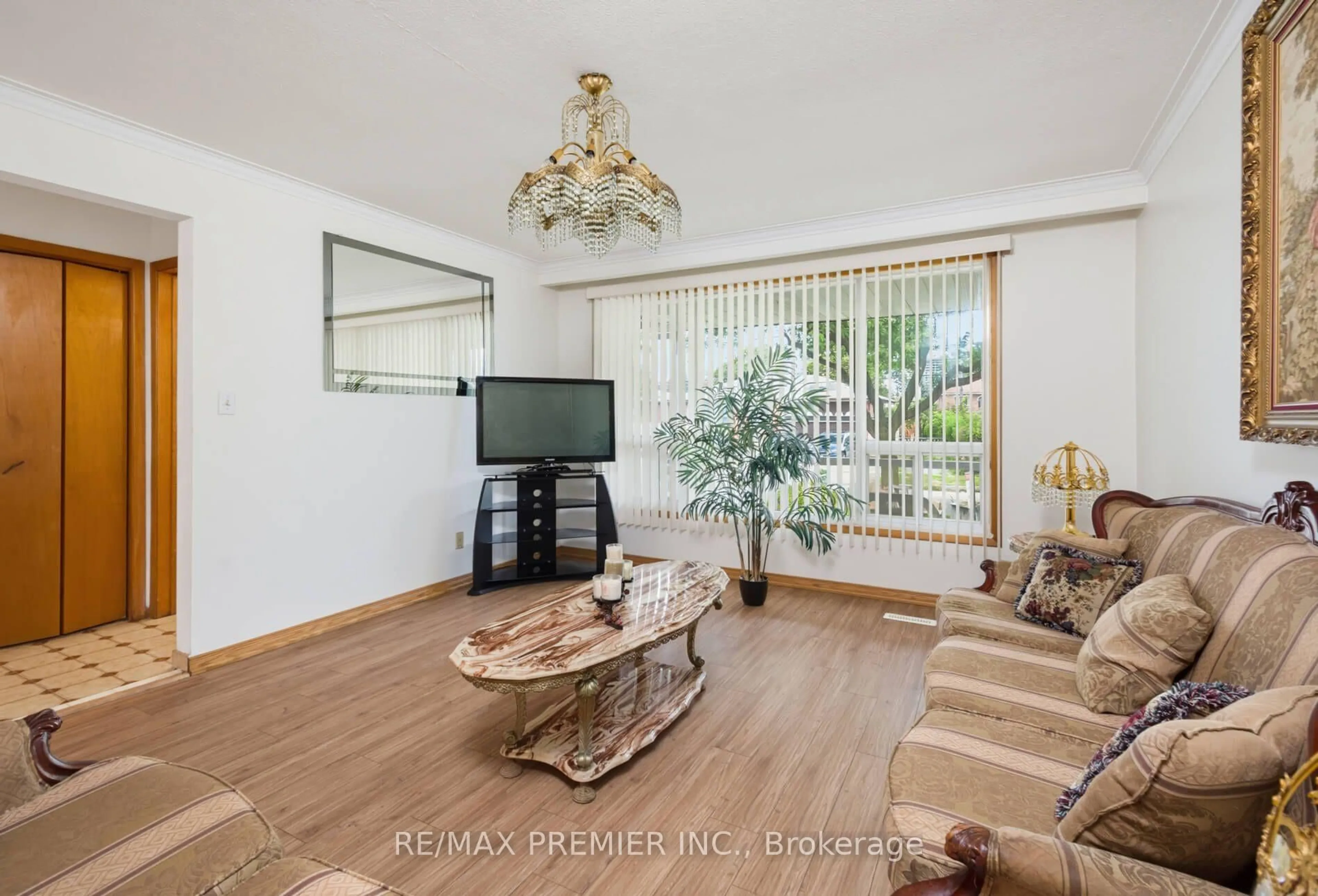Living room with furniture, wood/laminate floor for 27 Whitfield Ave, Toronto Ontario M9L 1G2