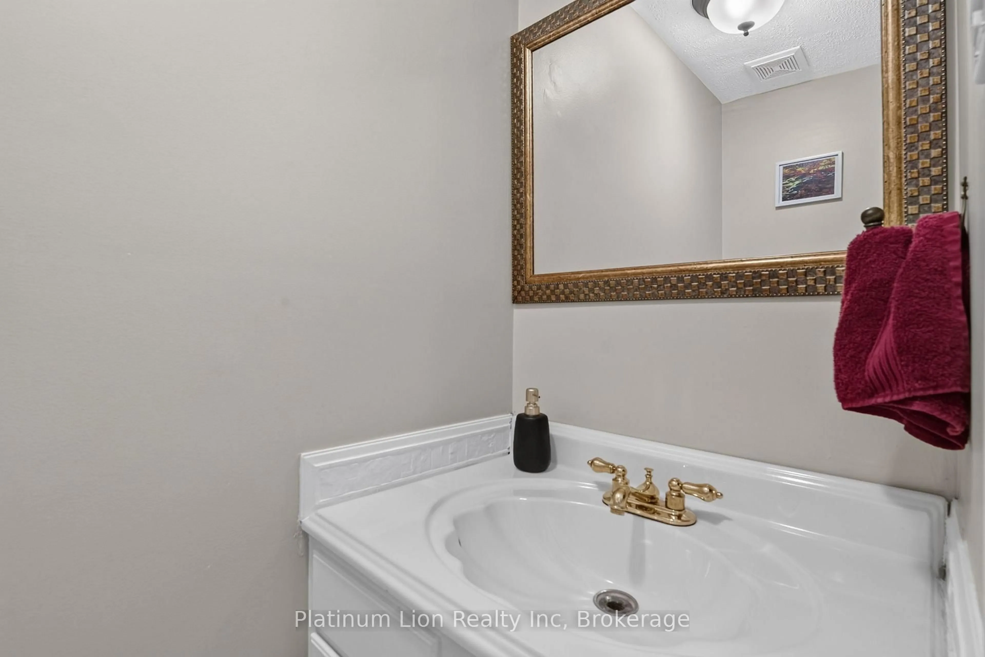 Standard bathroom, unknown for 2031 Amherst Heights Crt #20, Burlington Ontario L7P 3R2