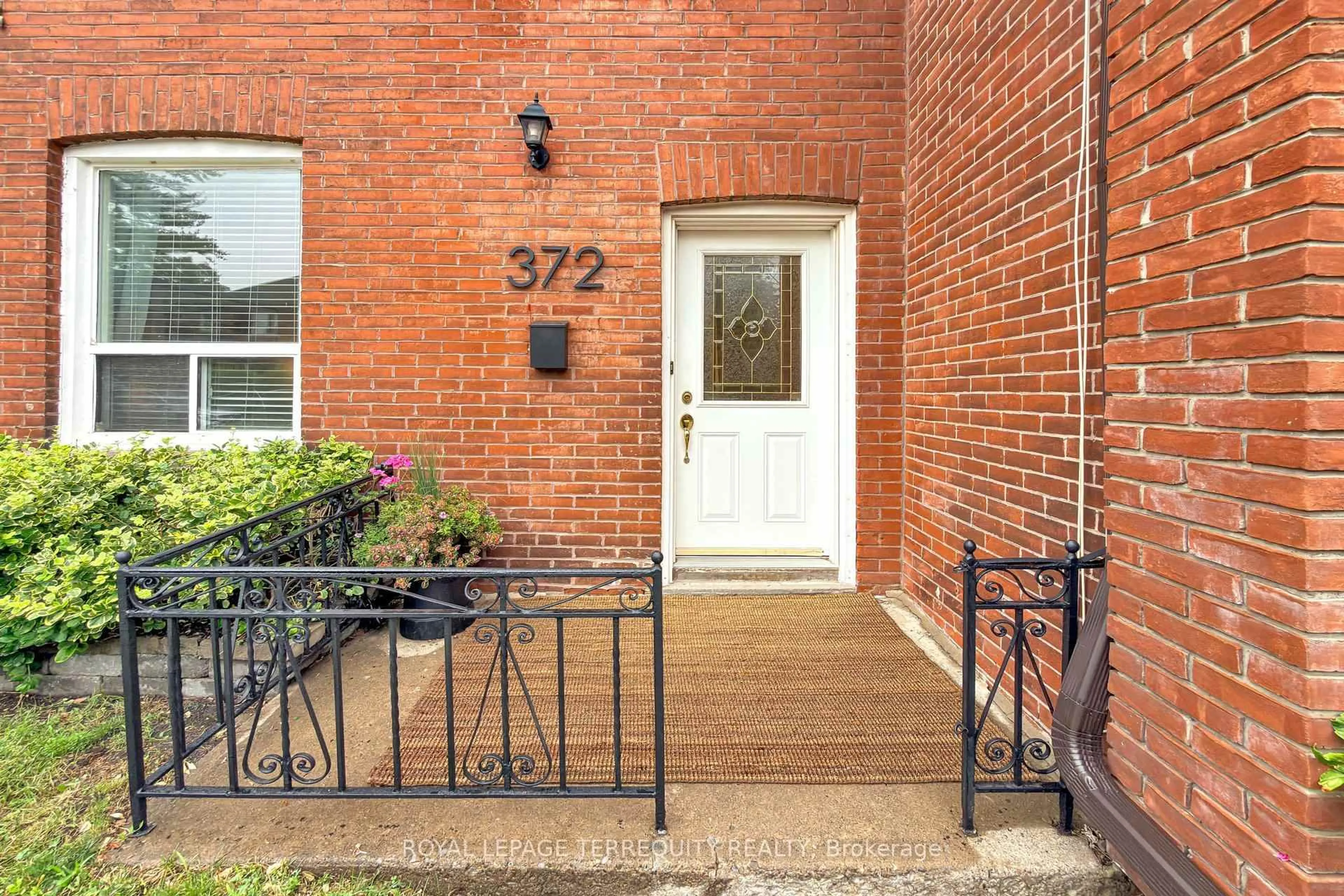 Patio, street for 372 St Johns Rd, Toronto Ontario M6S 2K8