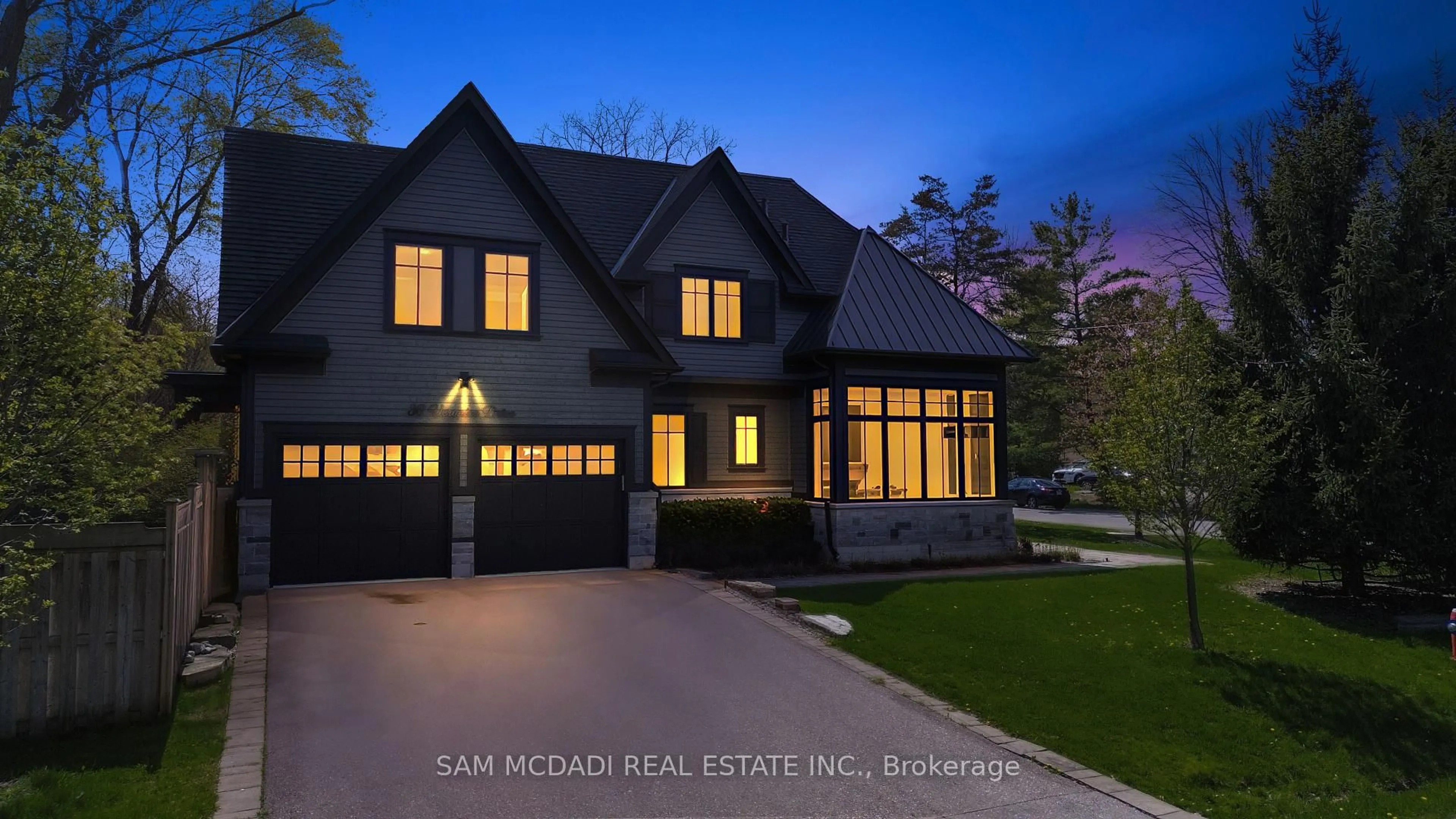 Home with brick exterior material, street for 36 Veronica Dr, Mississauga Ontario L5G 2B2