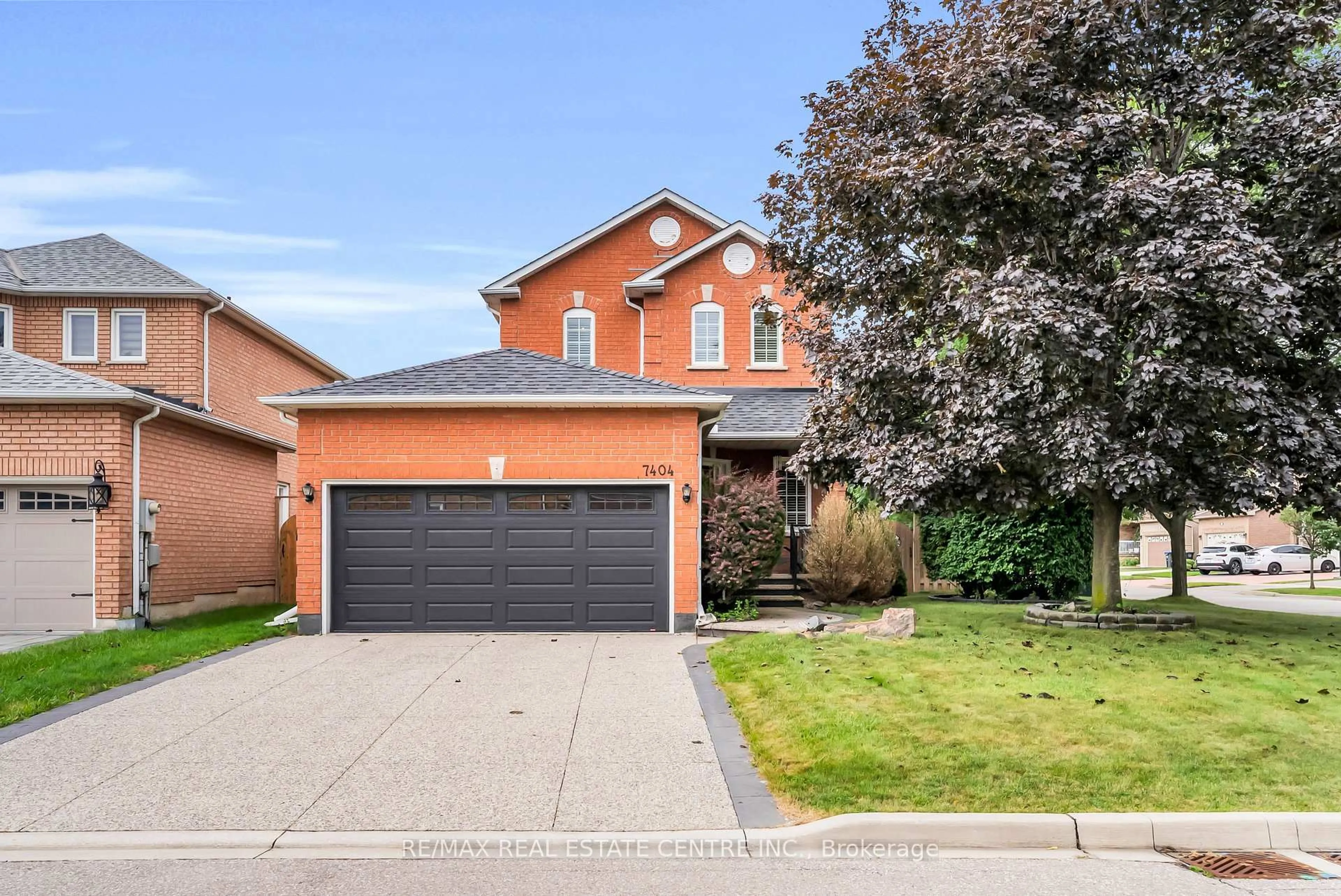 Home with brick exterior material, street for 7404 Davemark Crt, Mississauga Ontario L5N 7P3