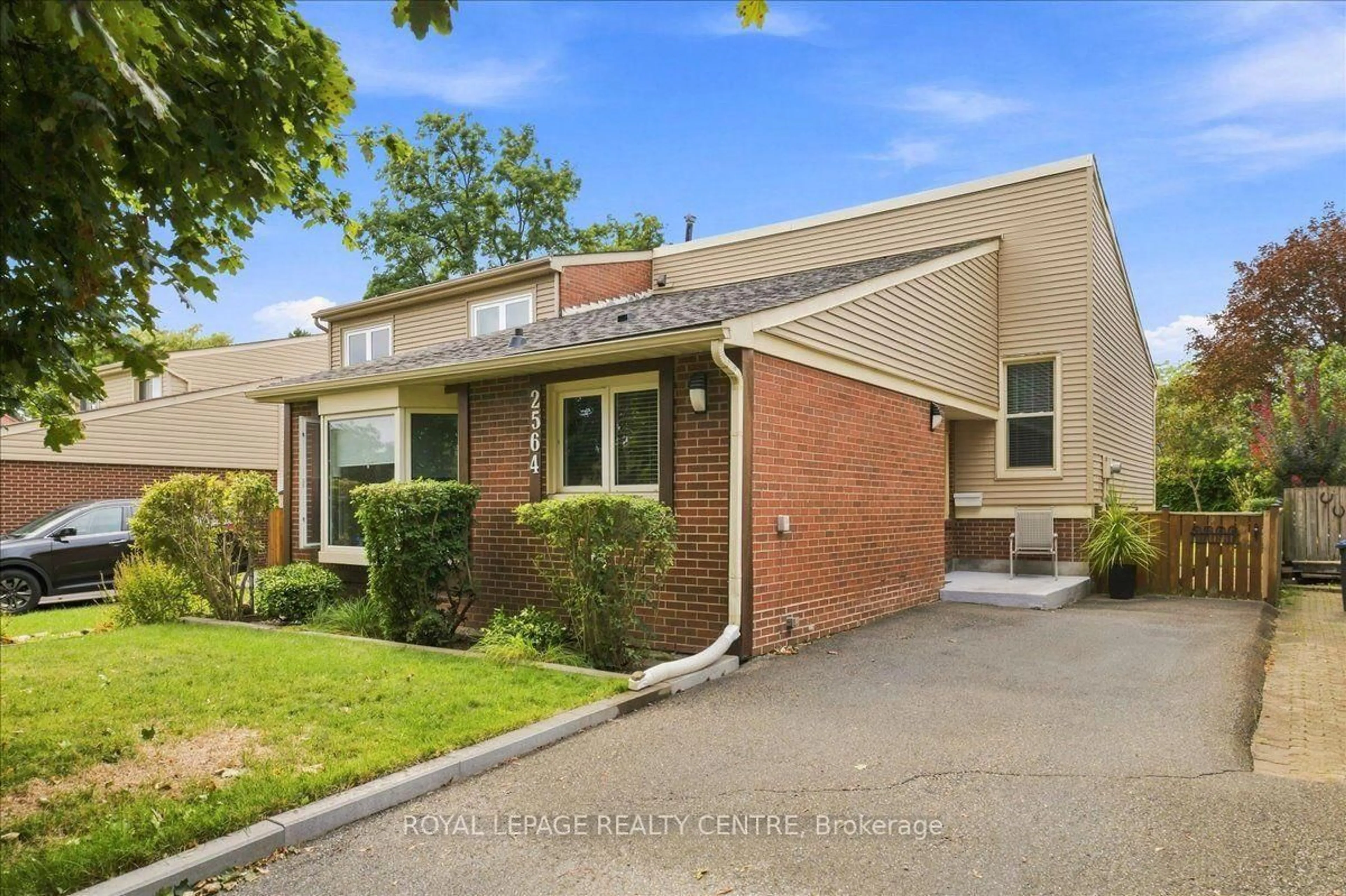 Home with brick exterior material, street for 2564 Mainroyal St, Mississauga Ontario L5L 1C9