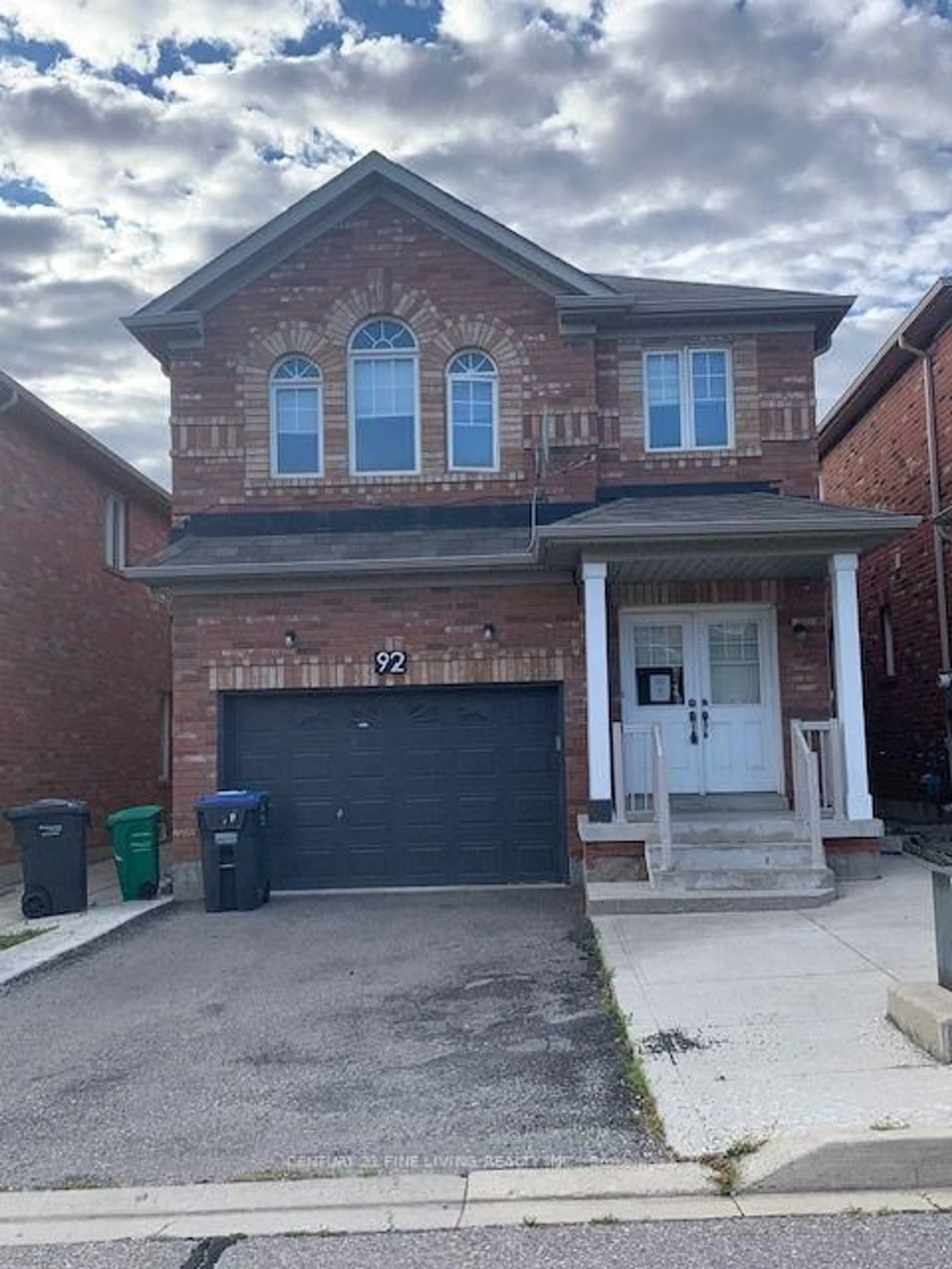 Home with brick exterior material, street for 92 GULFBROOK Circ, Brampton Ontario L6Z 0G4