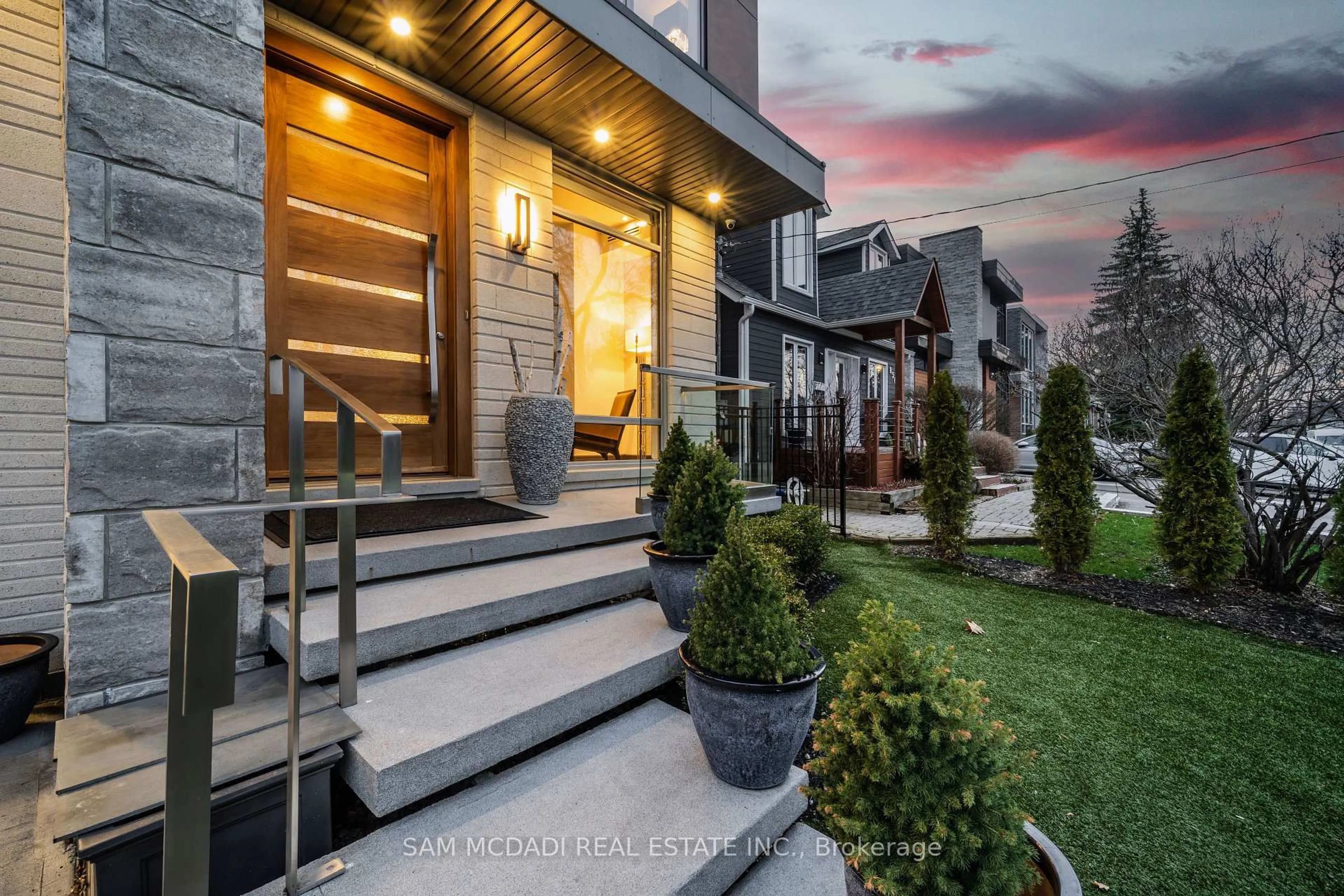 Unknown for 852 Goodwin Rd, Mississauga Ontario L5G 4J7