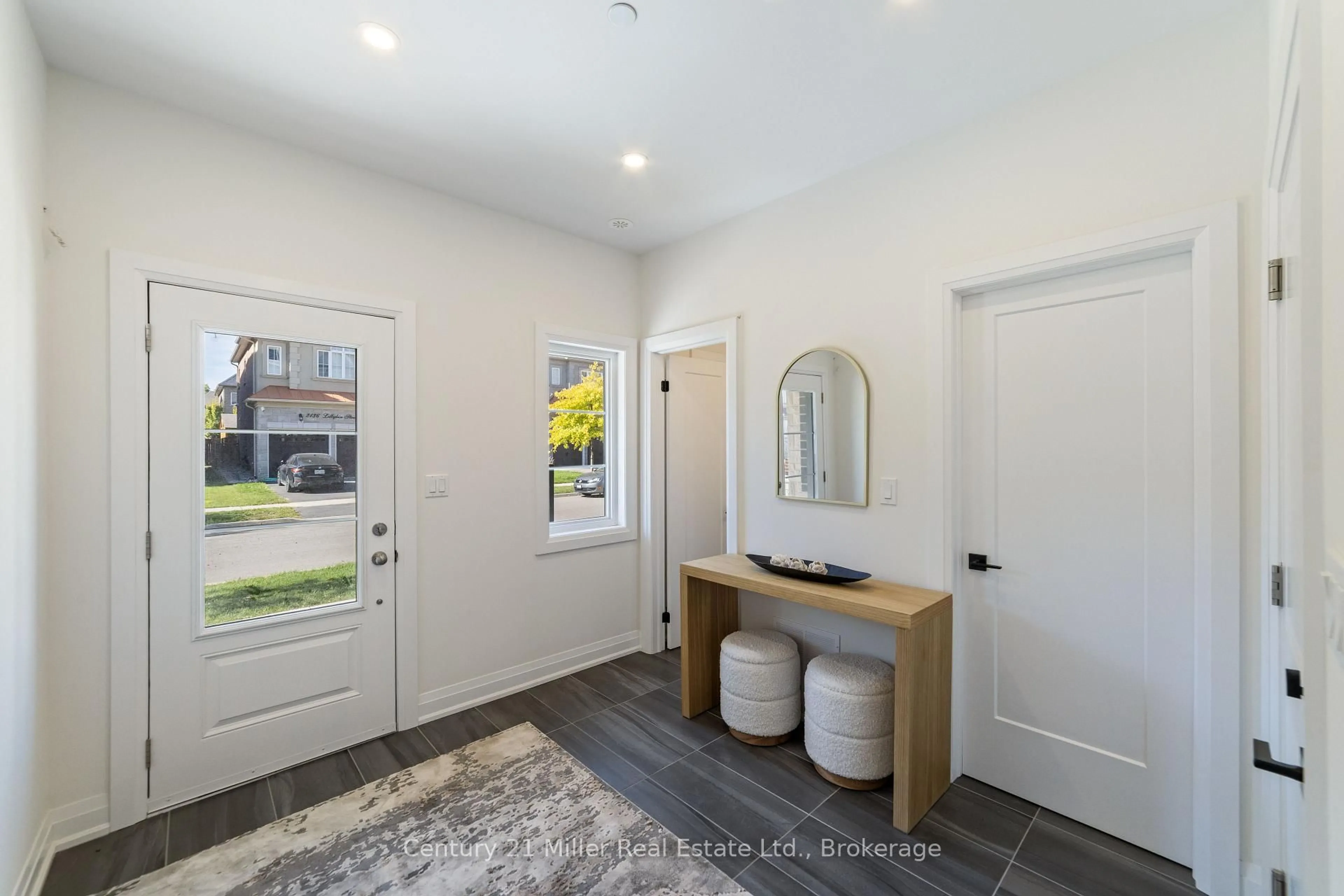 Indoor entryway for 2123 Lillykin St #3, Oakville Ontario L6H 0J7