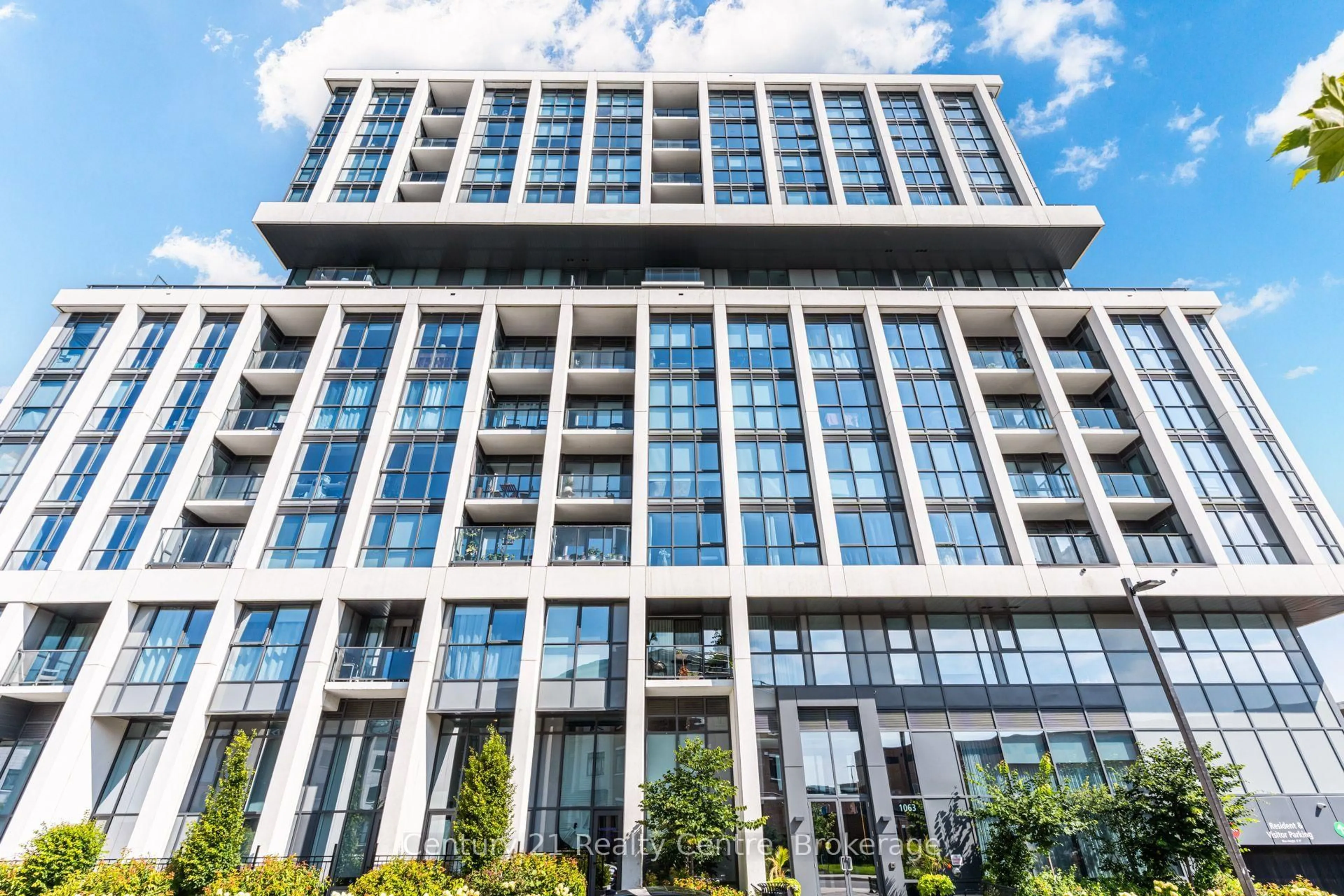 Indoor foyer for 1063 Douglas McCurdy Common #513, Mississauga Ontario L5G 0C5