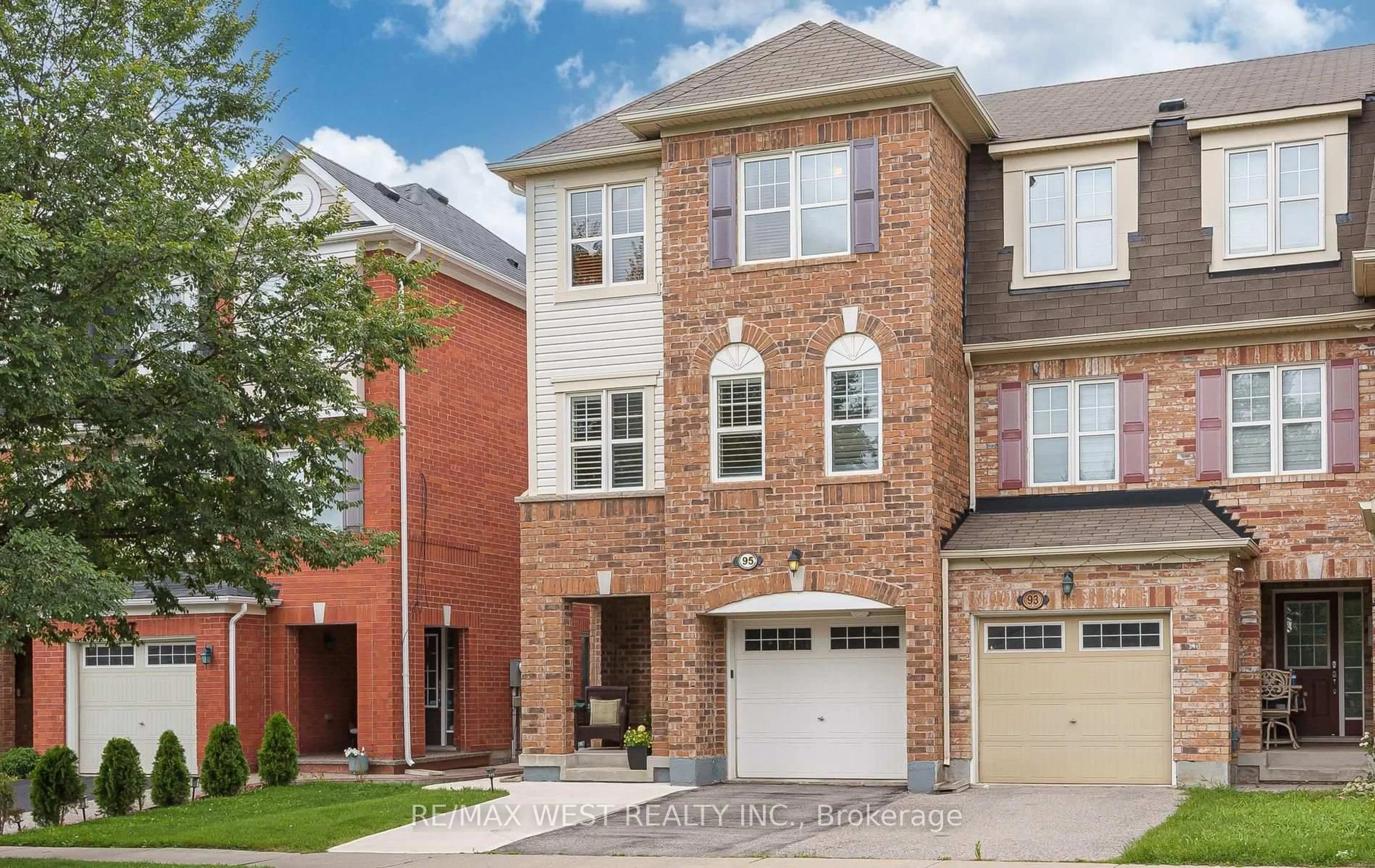 Home with brick exterior material, street for 95 McCleave Cres, Brampton Ontario L6Y 4Y9
