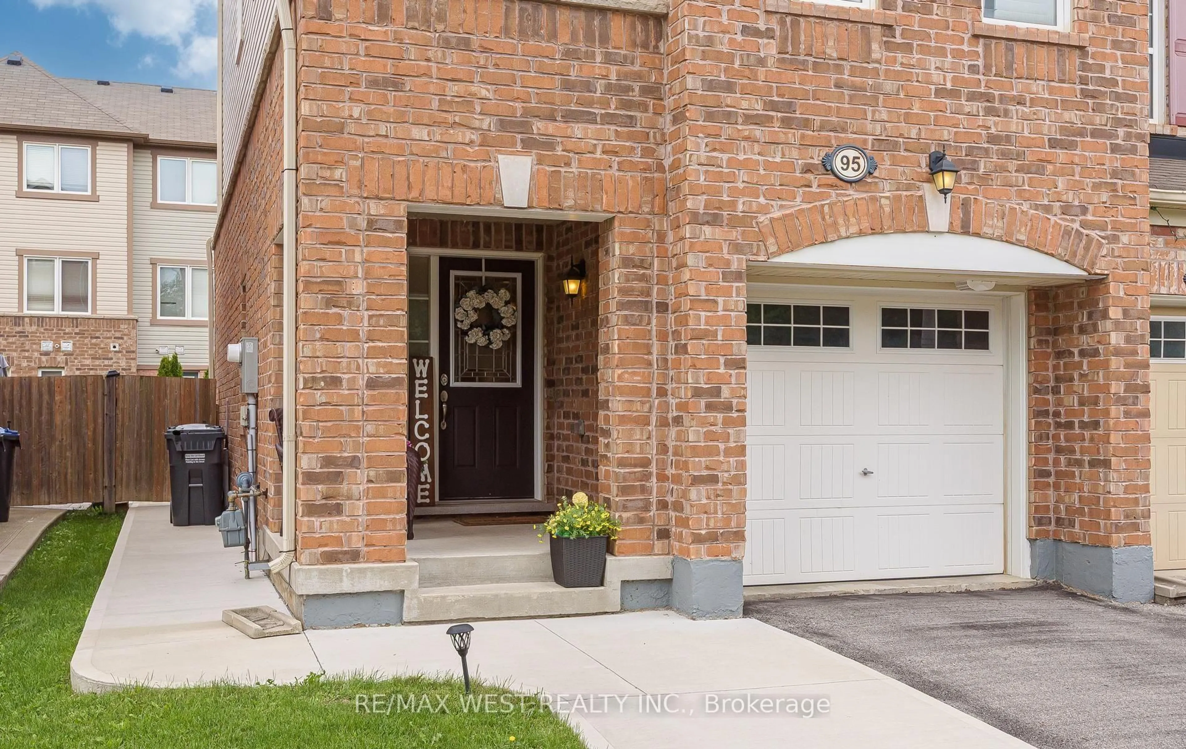 Home with brick exterior material, street for 95 McCleave Cres, Brampton Ontario L6Y 4Y9