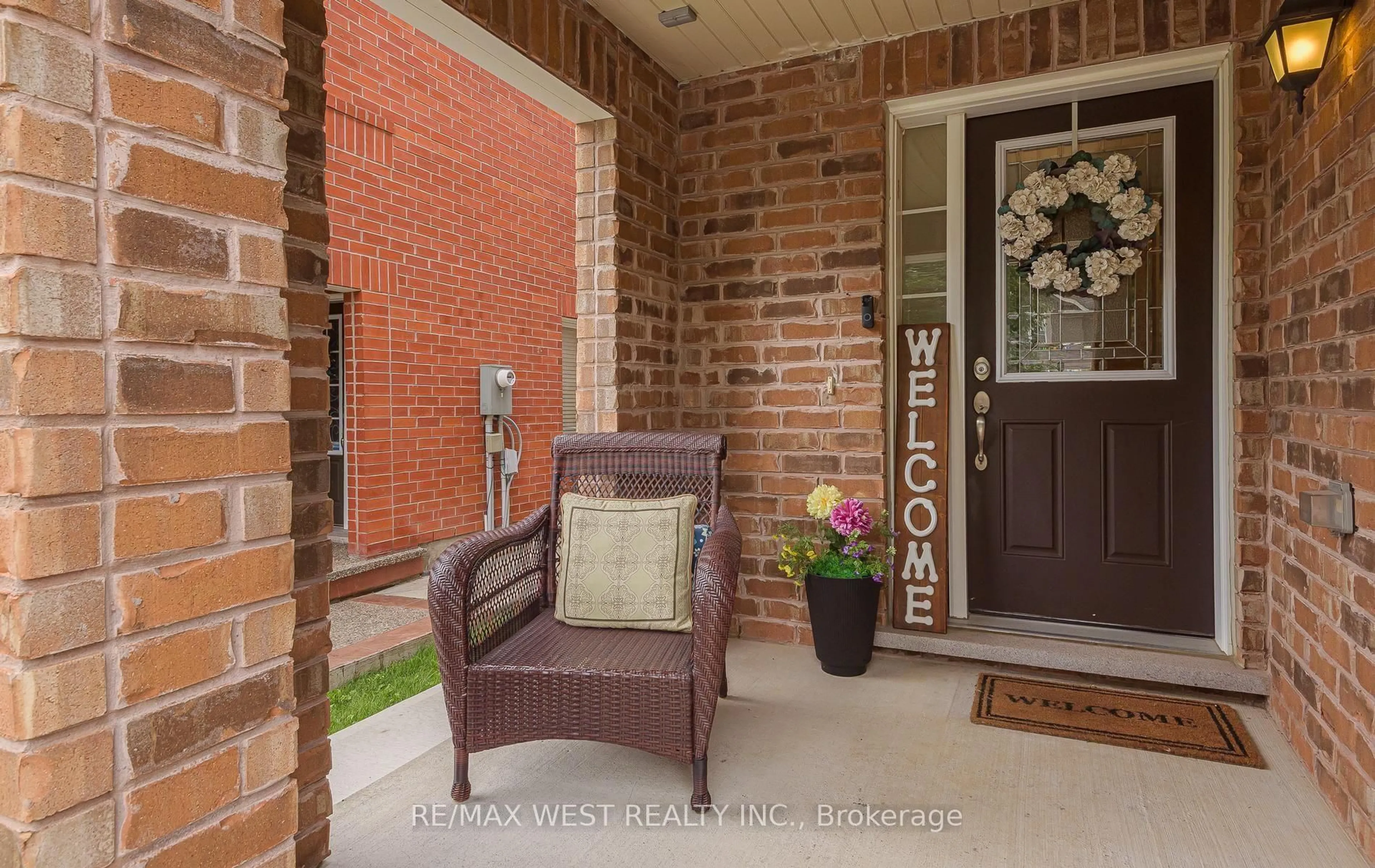 Indoor entryway for 95 McCleave Cres, Brampton Ontario L6Y 4Y9