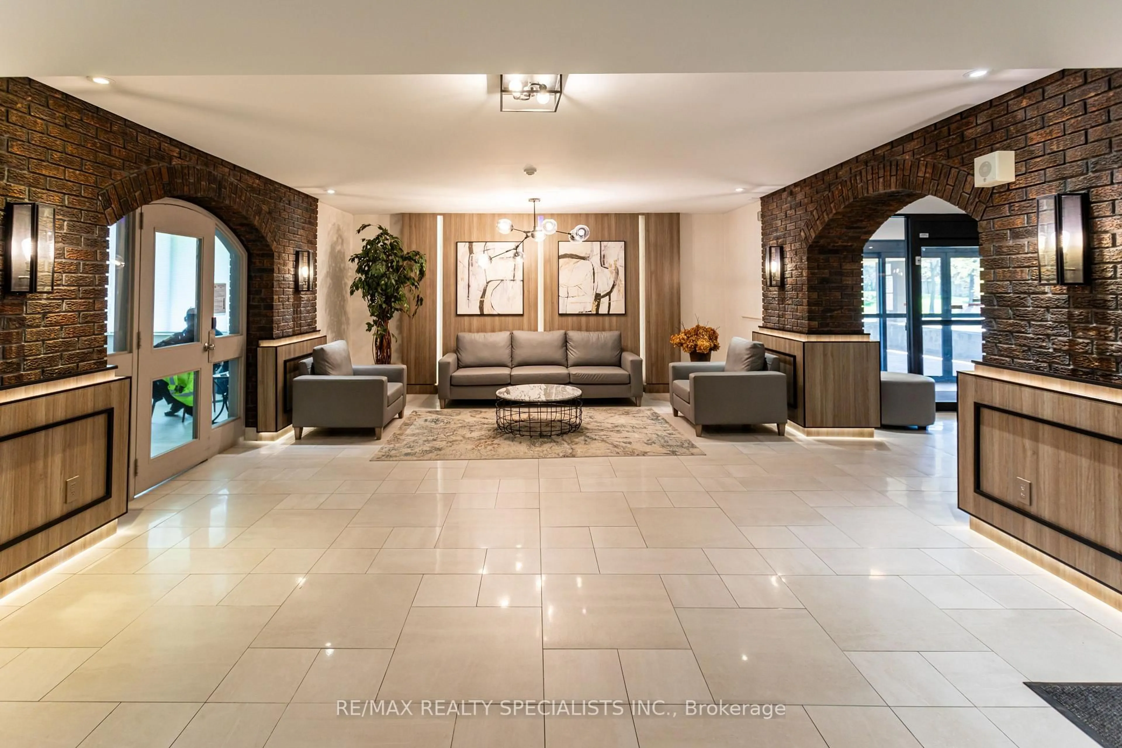 Lobby for 966 Inverhouse Dr #410, Mississauga Ontario L5J 4B6