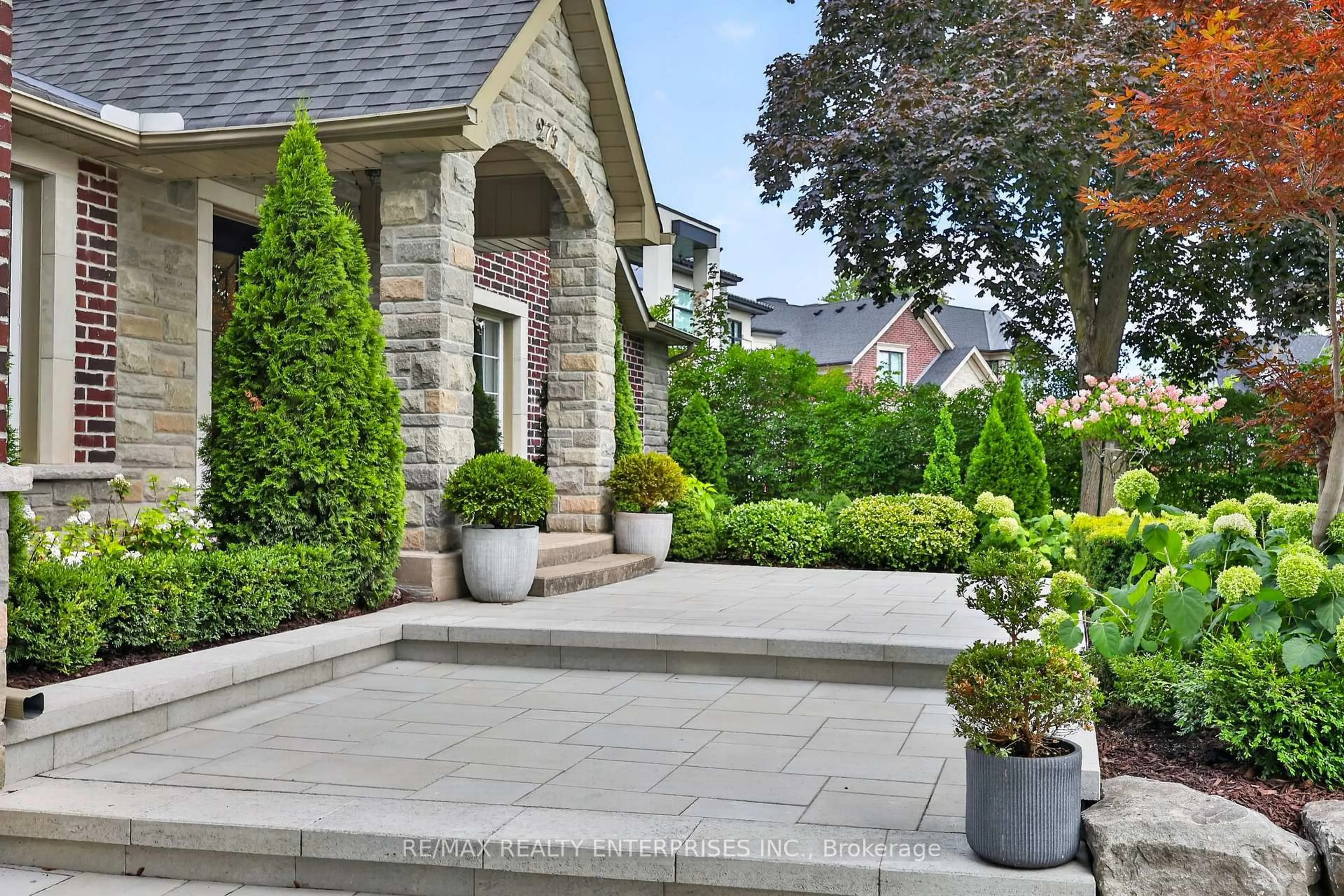 Patio, street for 273 Savoy Cres, Oakville Ontario L6L 1Y2