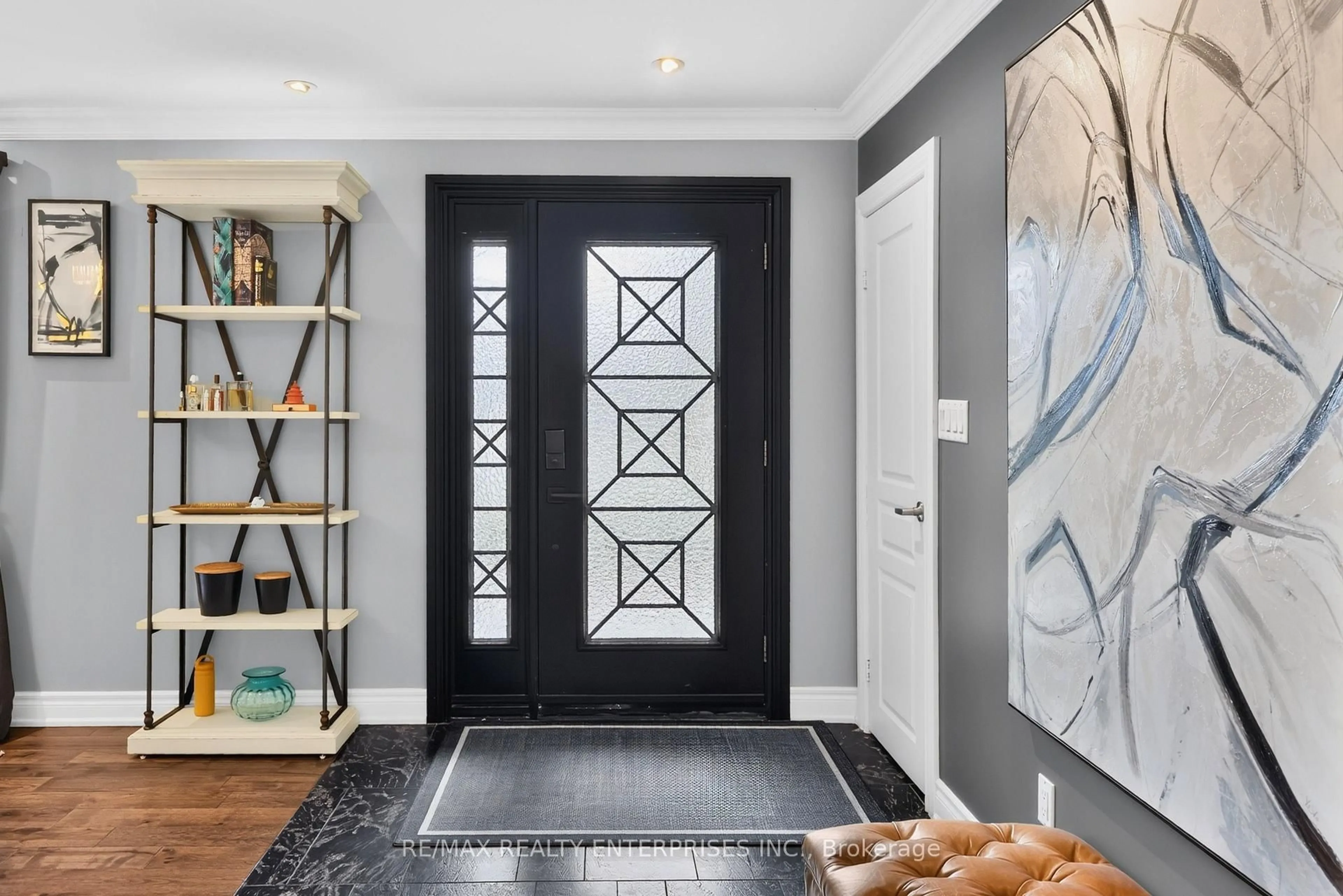 Indoor entryway for 273 Savoy Cres, Oakville Ontario L6L 1Y2