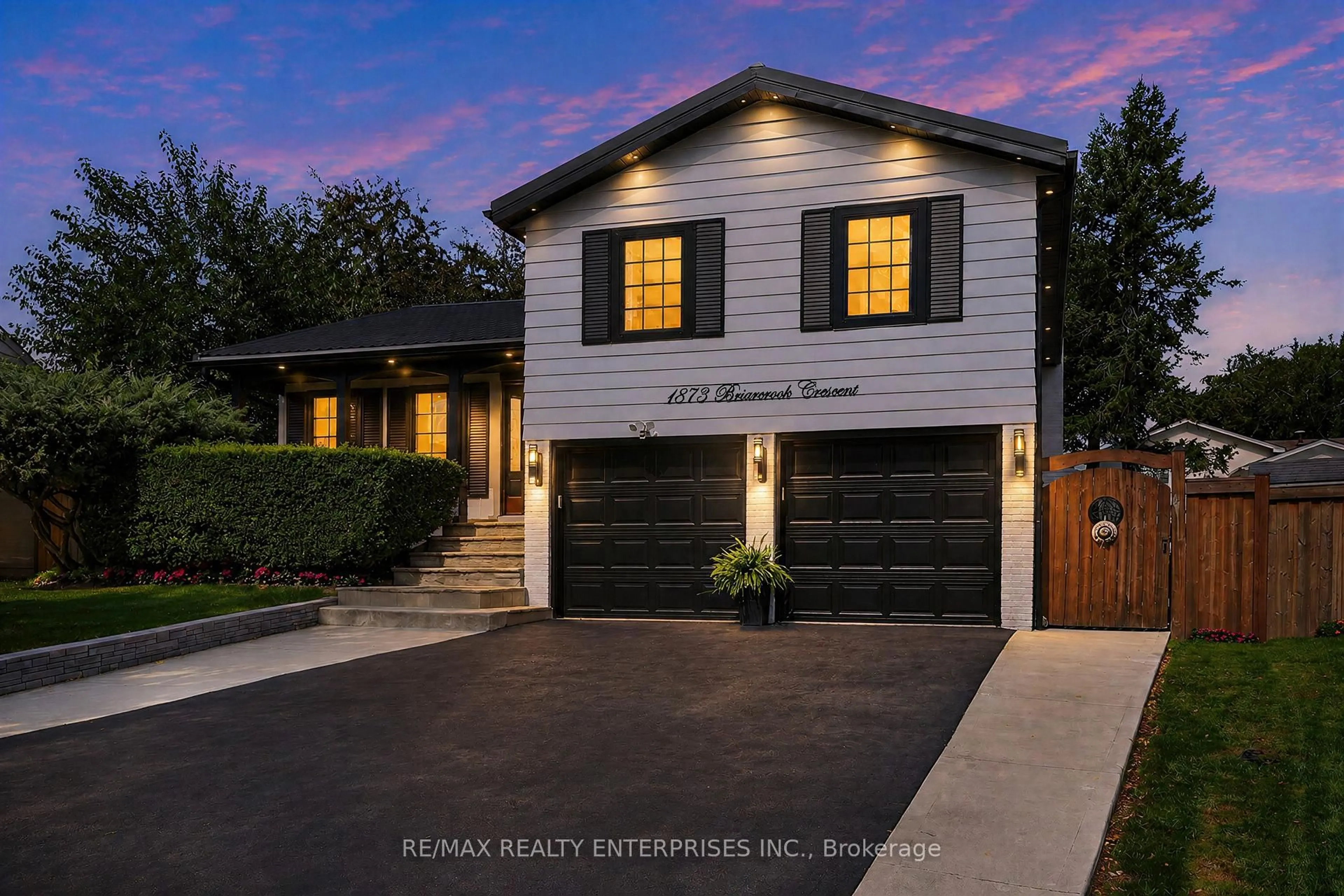 Home with brick exterior material, street for 1873 Briarcrook Cres, Mississauga Ontario L4Y 1X3