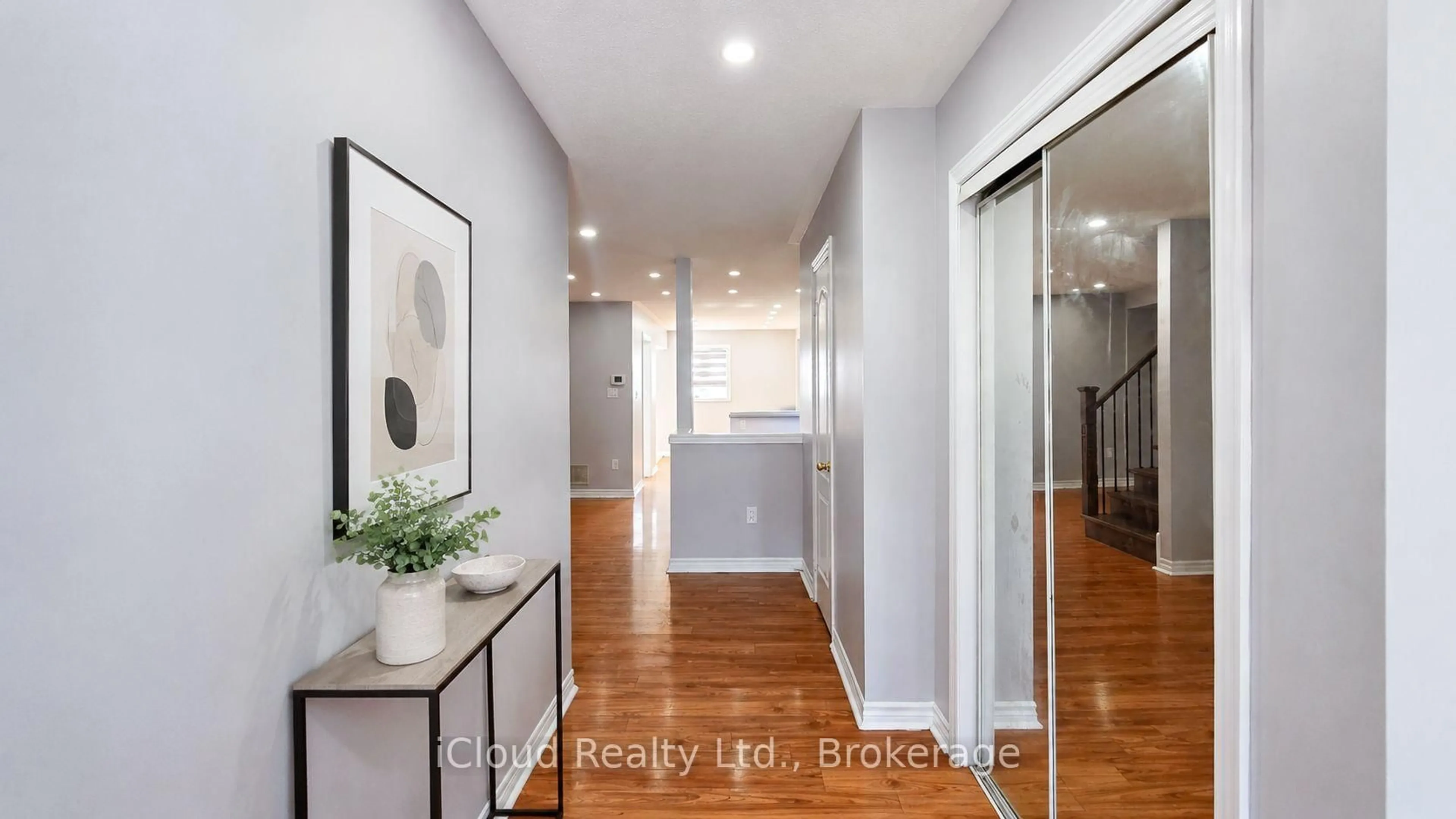 Indoor entryway for 39 Manett Cres, Brampton Ontario L6X 4X4