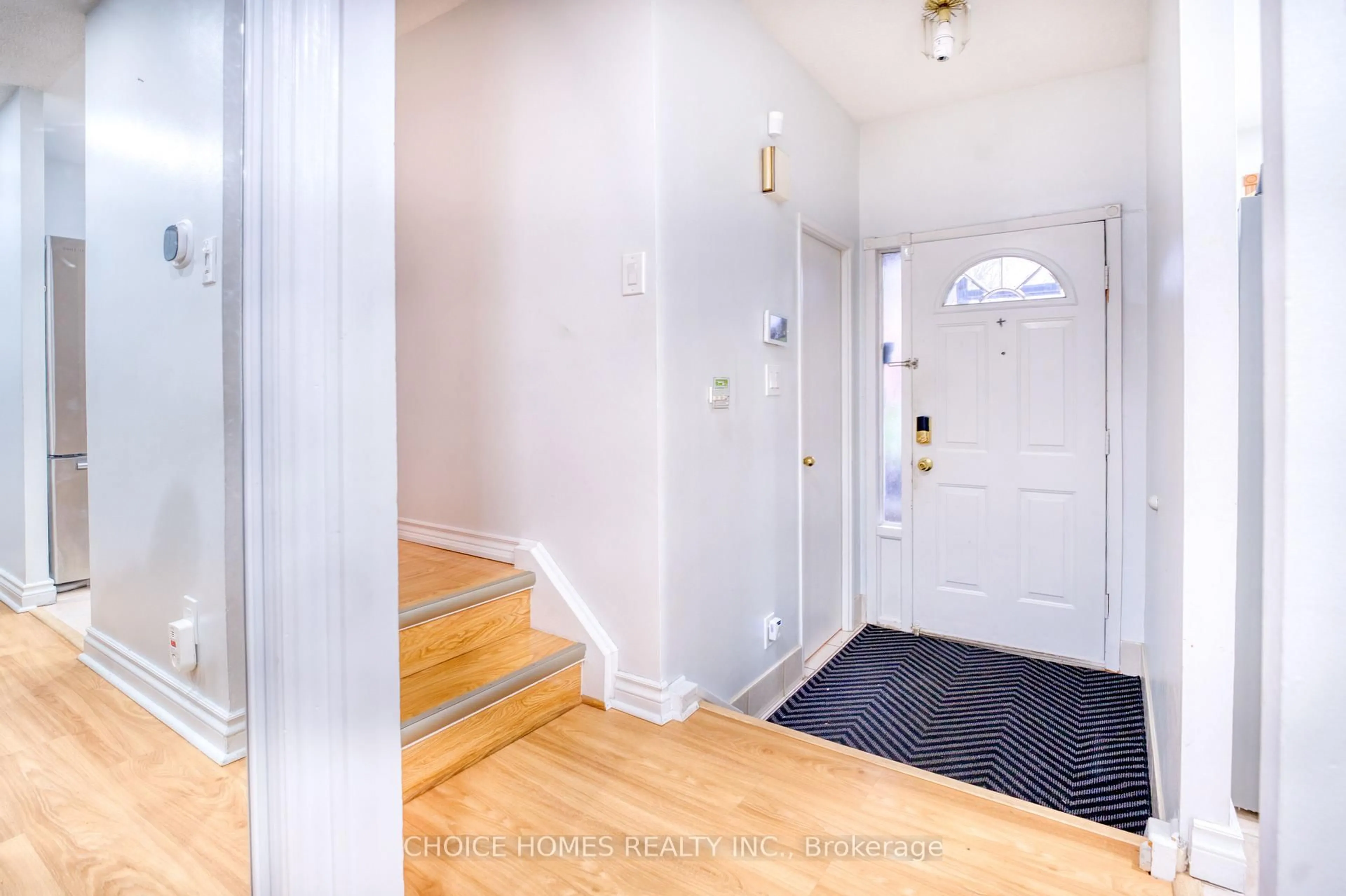 Indoor entryway for 525 Meadows Blvd #73, Mississauga Ontario L4Z 1H2