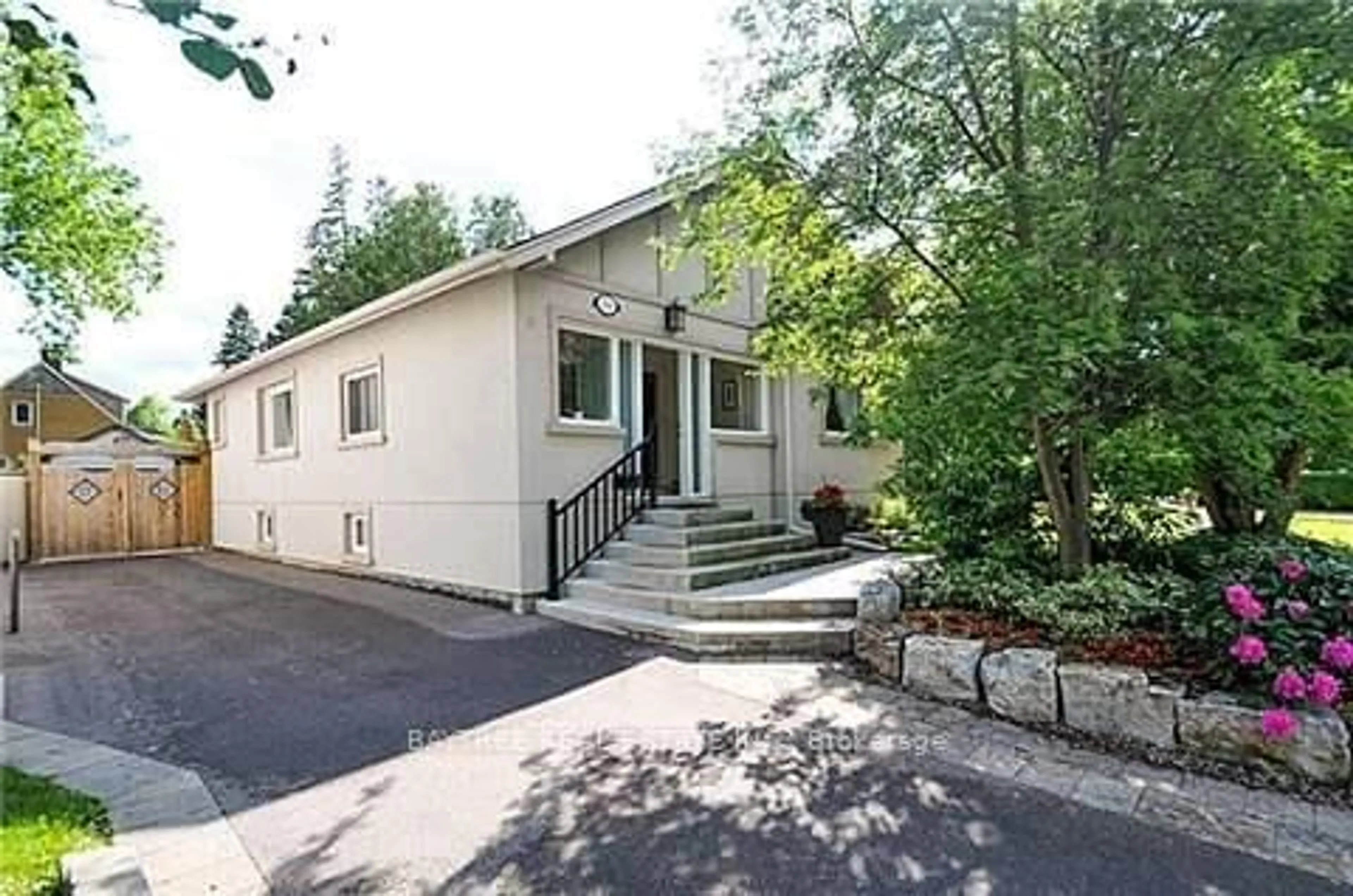 Unknown for 106 Burnhamthorpe Rd, Toronto Ontario M9A 1H4