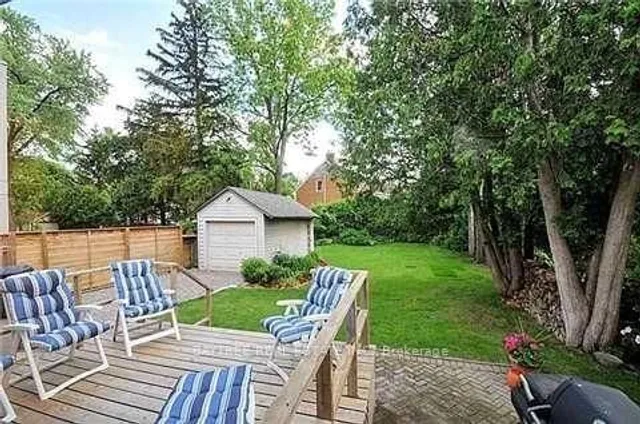 106 Burnhamthorpe Rd, Toronto 3