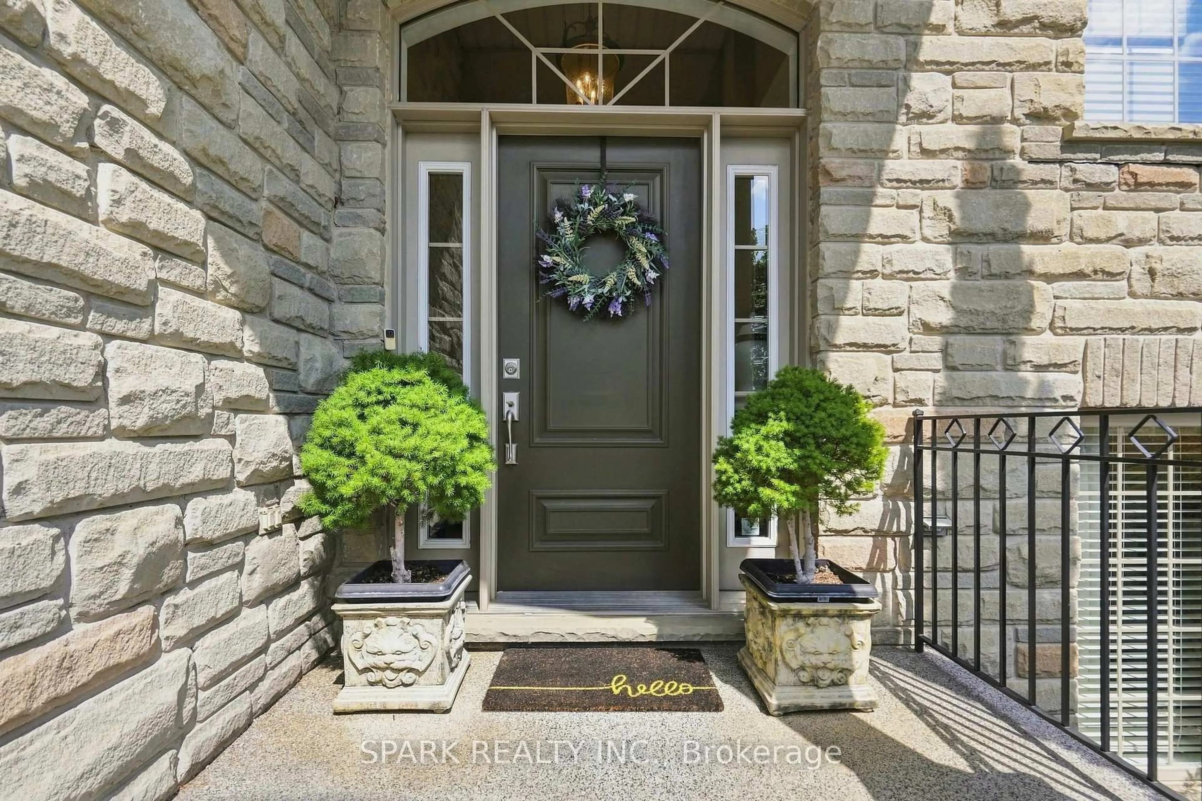 Indoor entryway for 179 Tanners Dr, Halton Hills Ontario L7J 3A8