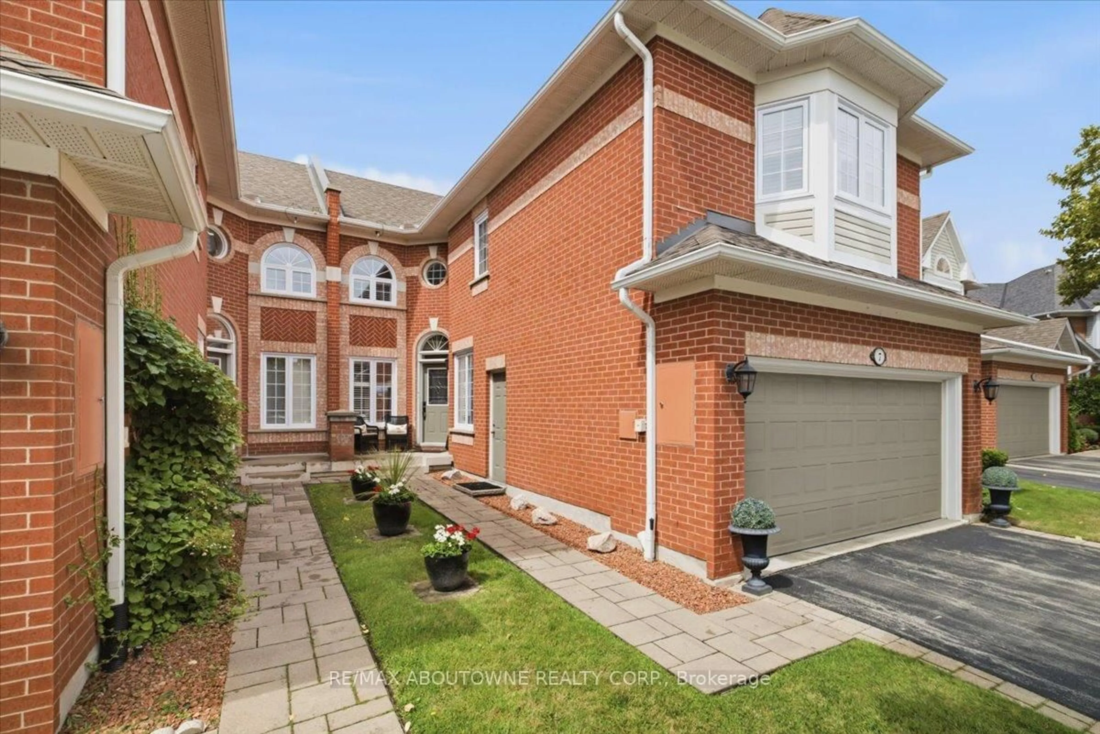 Unknown for 2145 Country Club Dr #7, Burlington Ontario L7M 4E1
