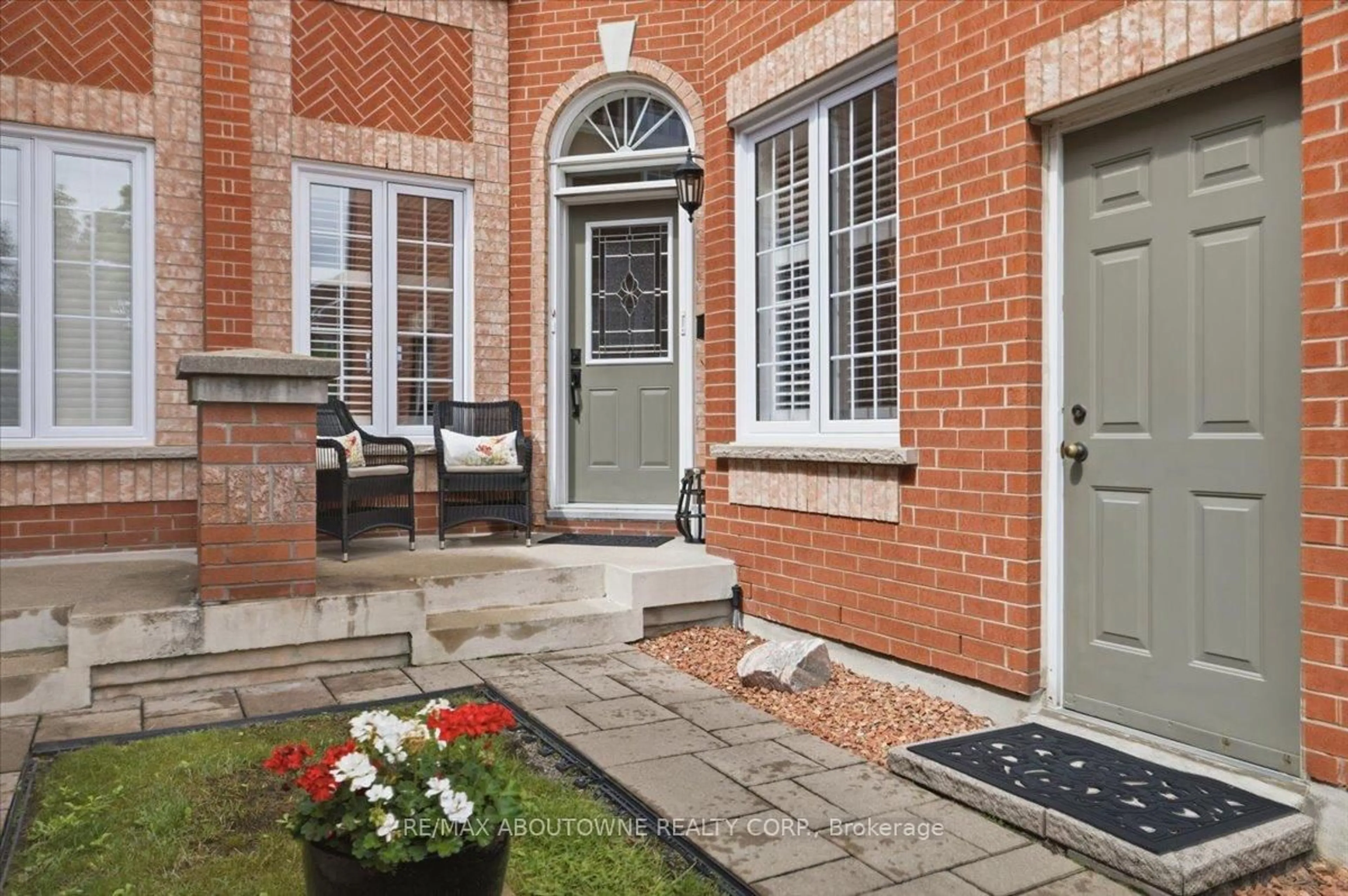 Unknown for 2145 Country Club Dr #7, Burlington Ontario L7M 4E1