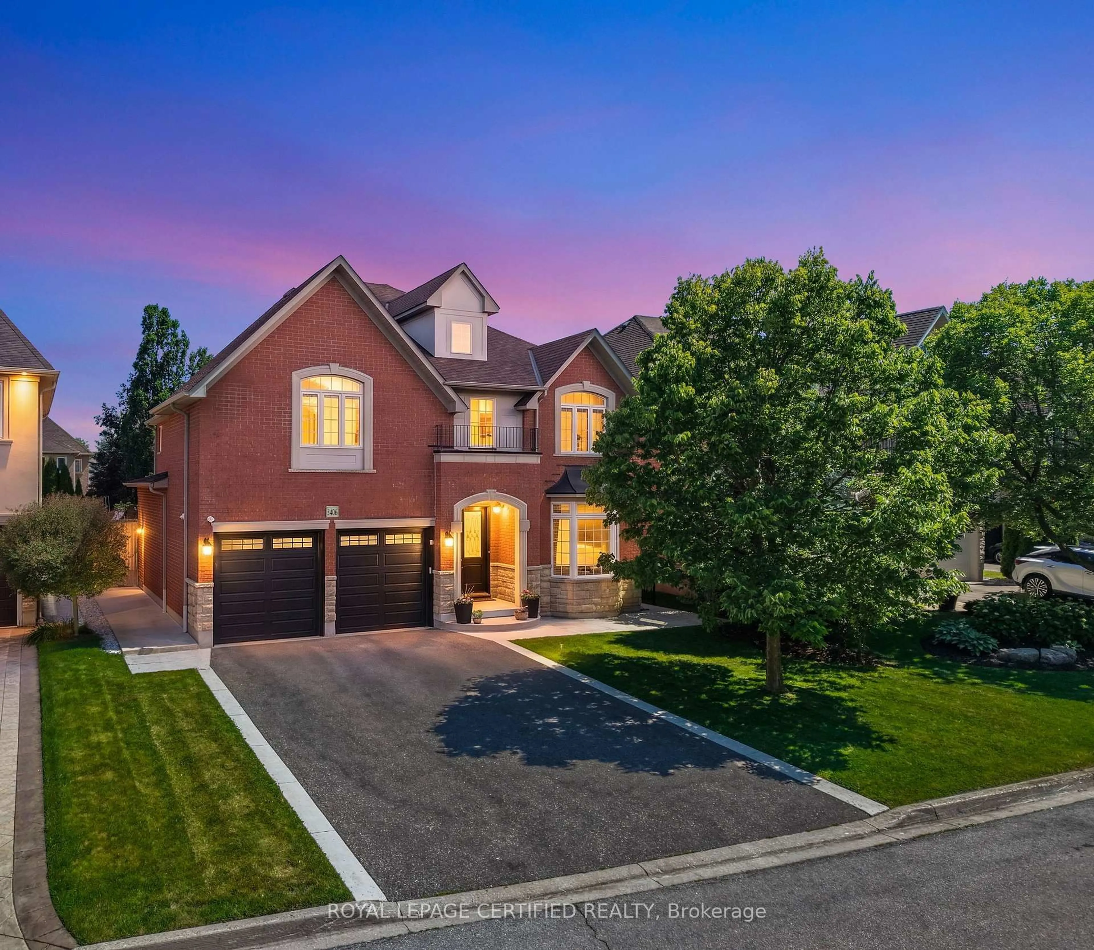 A pic from outside/outdoor area/front of a property/back of a property/a pic from drone, street for 3406 Buena Vista Crt, Oakville Ontario L6L 6W6