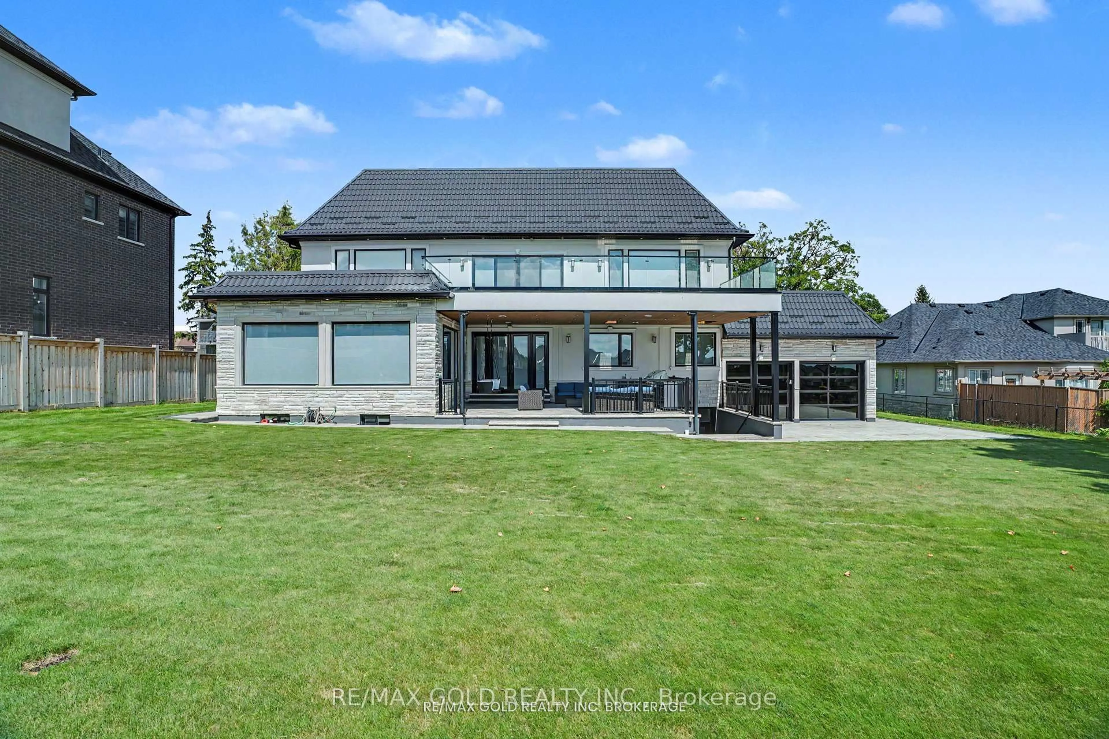 A pic from outside/outdoor area/front of a property/back of a property/a pic from drone, unknown for 8930 Creditview Cres, Brampton Ontario L6Y 0G4