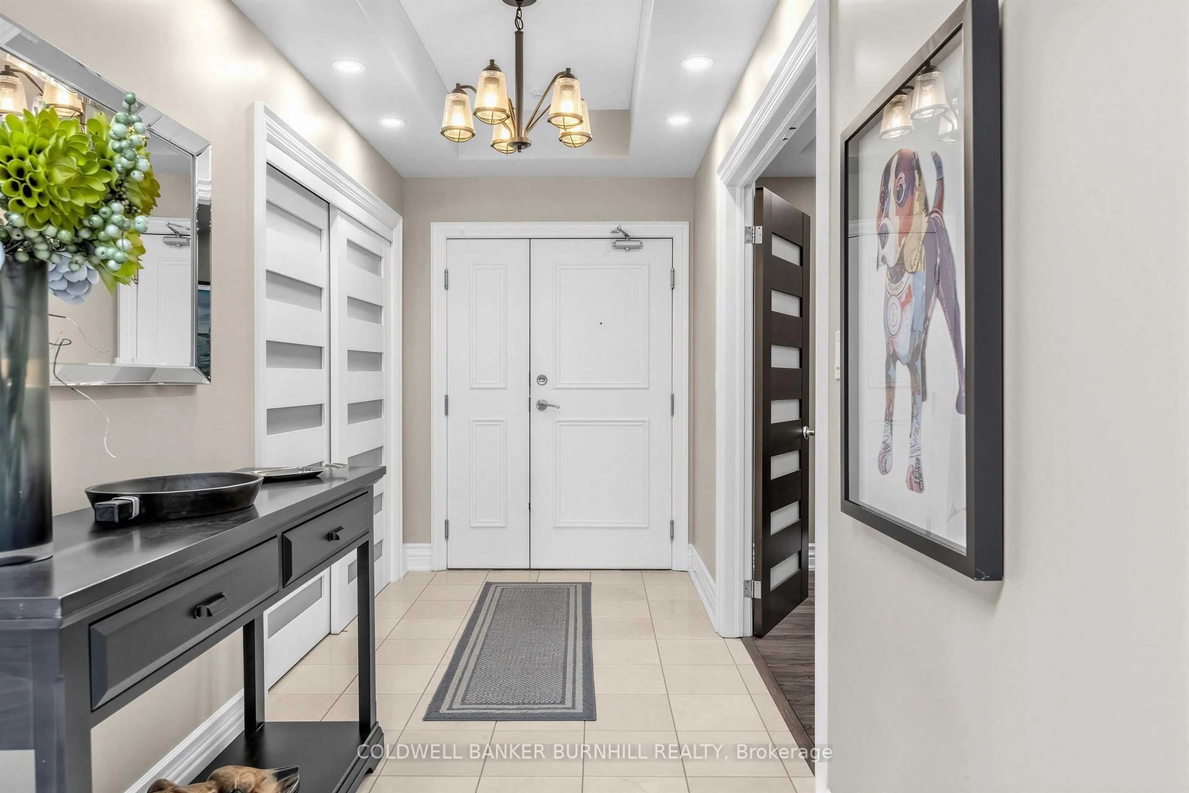 Indoor entryway for 1477 Lakeshore Rd #PH1, Burlington Ontario L7S 1B5