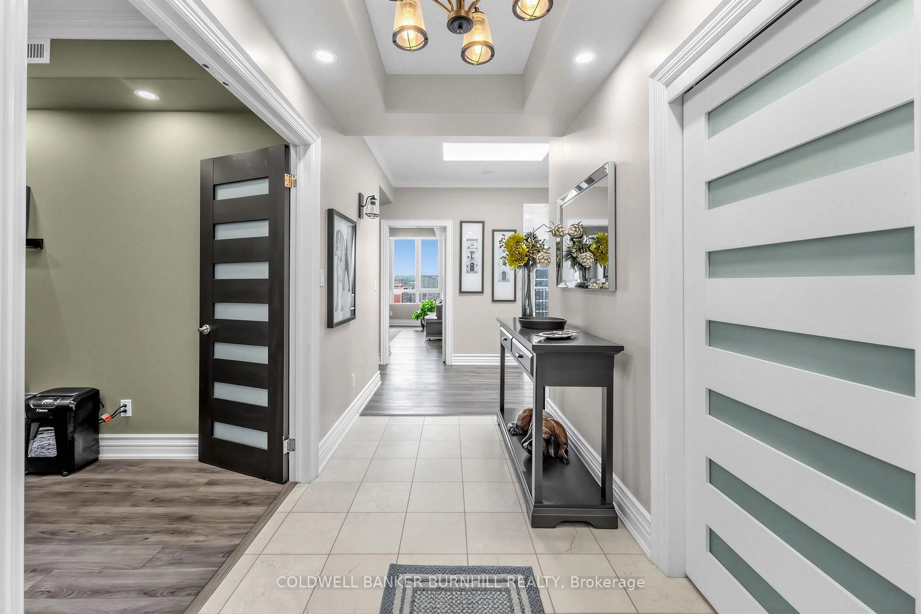 Indoor entryway for 1477 Lakeshore Rd #PH1, Burlington Ontario L7S 1B5