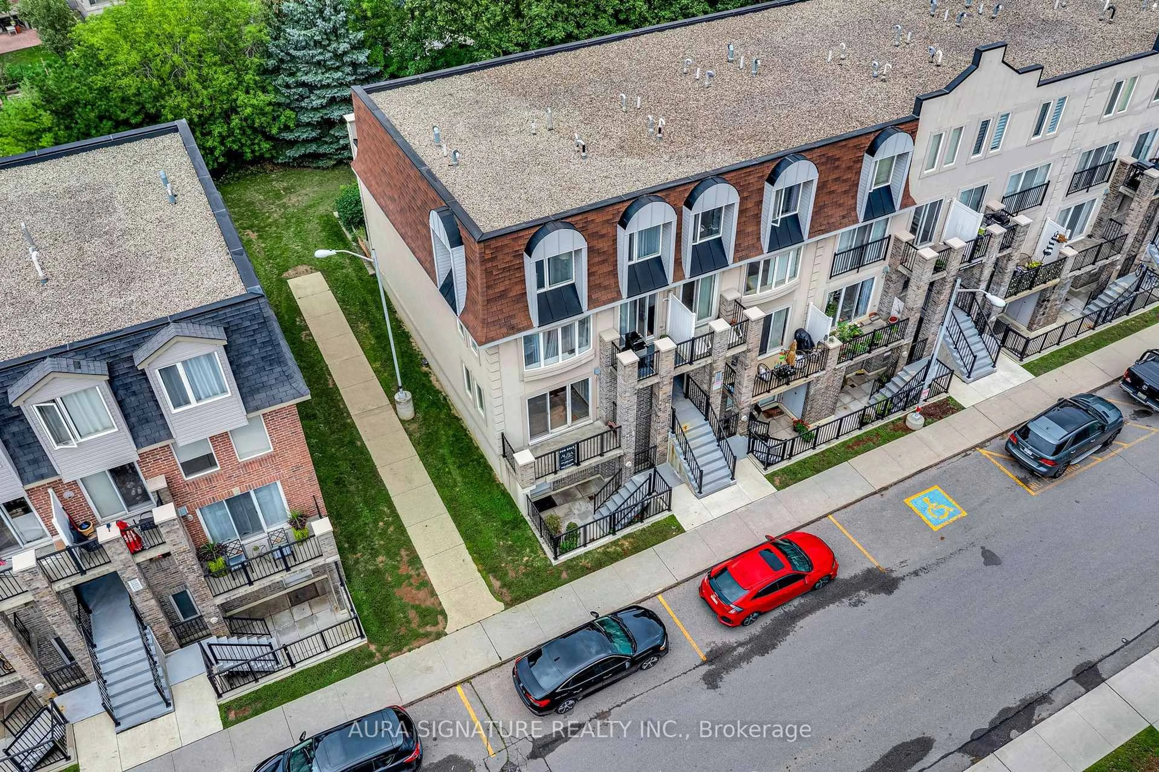 A pic from outside/outdoor area/front of a property/back of a property/a pic from drone, street for 105 George Appleton Way #2142, Toronto Ontario M3M 0A2