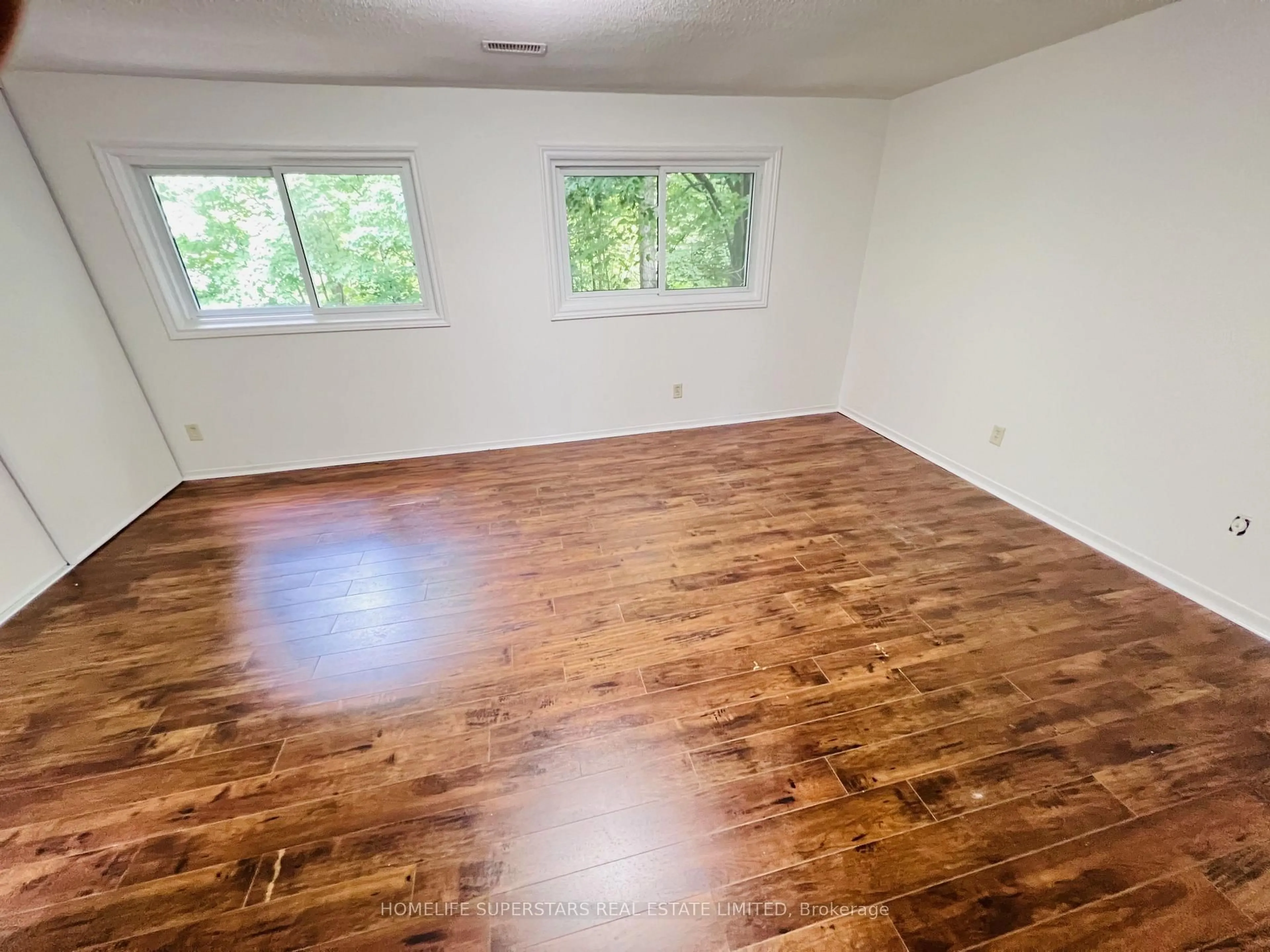 A pic of a room for 2050 Upper Middle Rd #158, Burlington Ontario L7P 3R9
