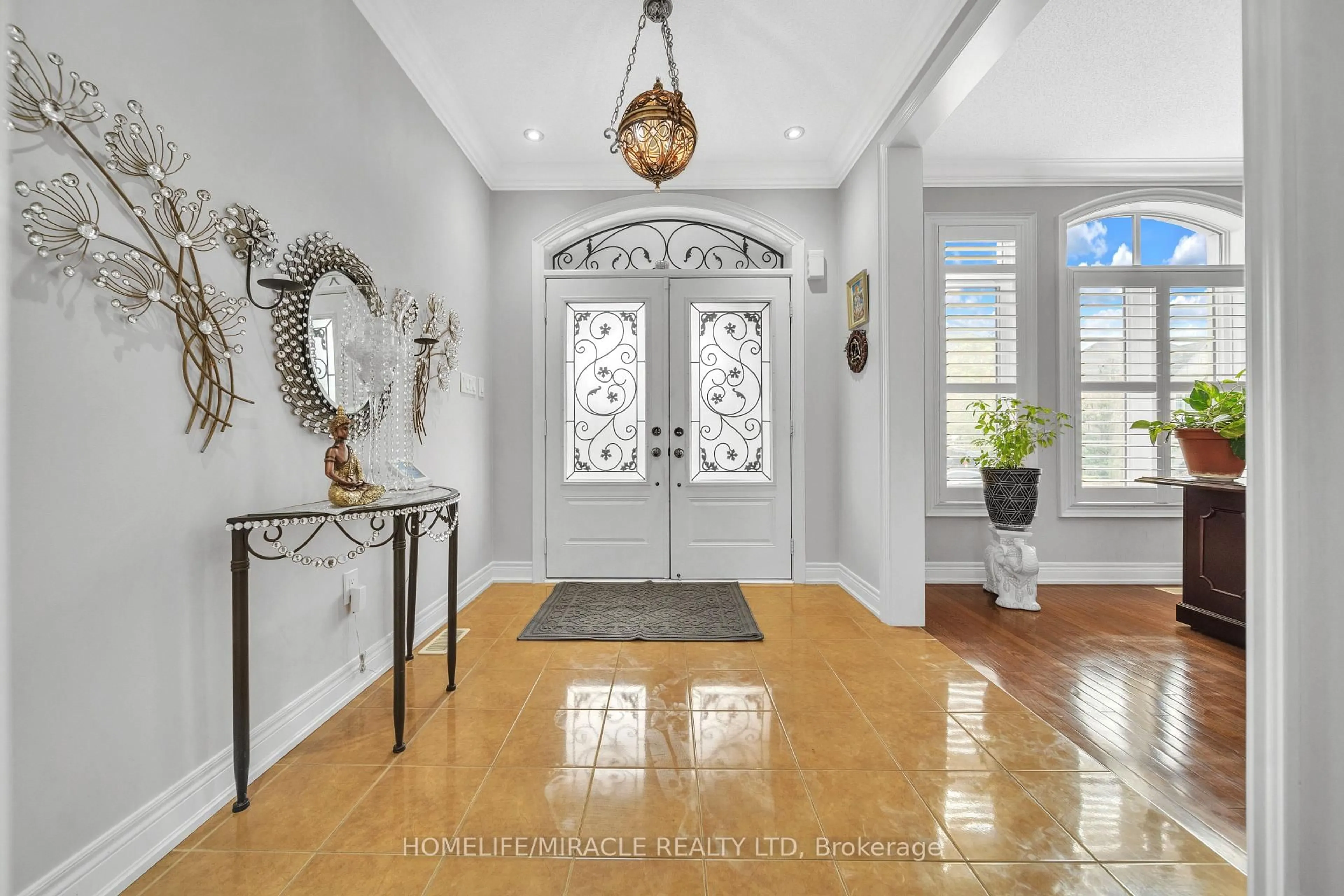 Indoor entryway for 24 Haywood Dr, Brampton Ontario L6X 0W1