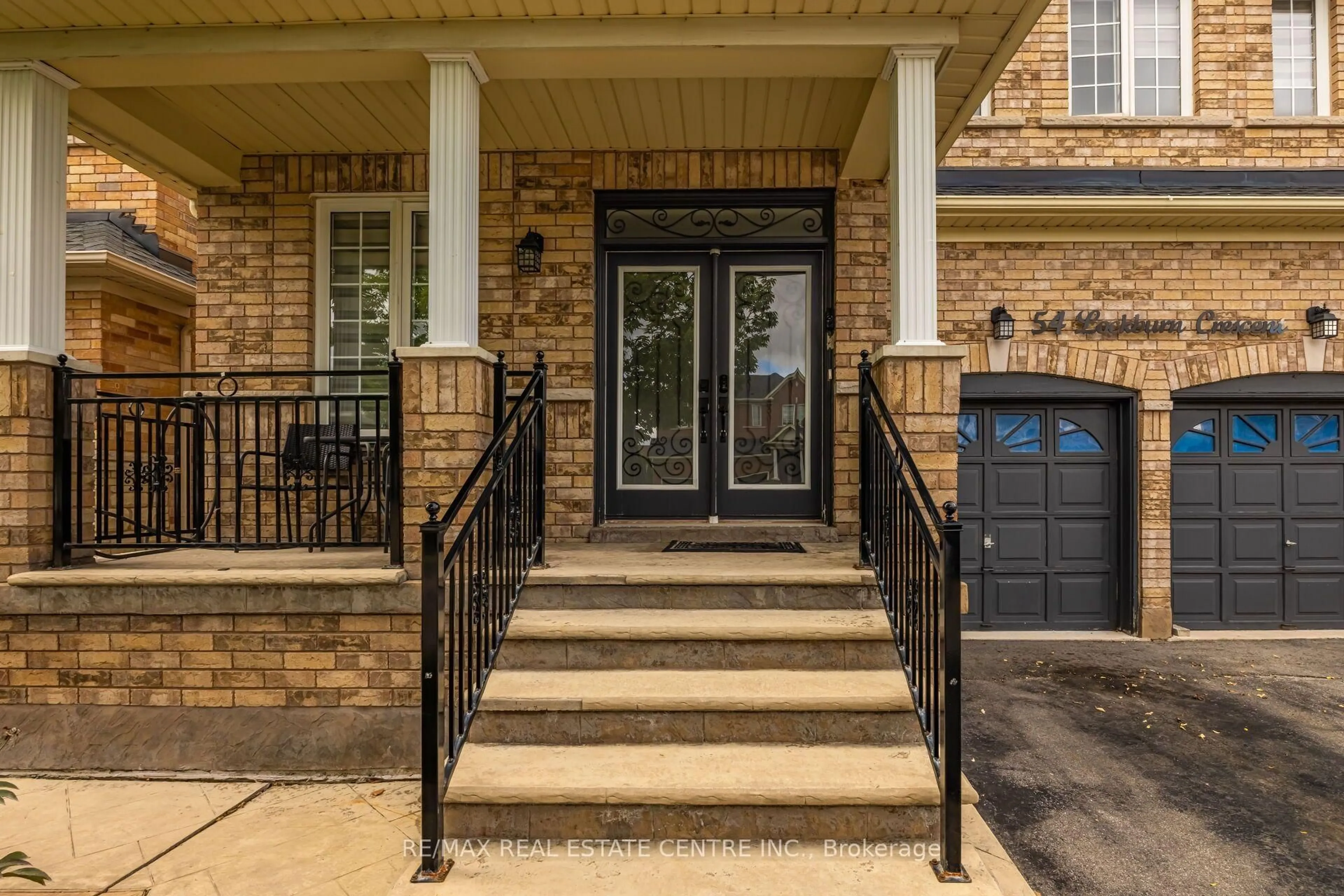Indoor entryway for 54 Lockburn Cres, Brampton Ontario L7A 3W8