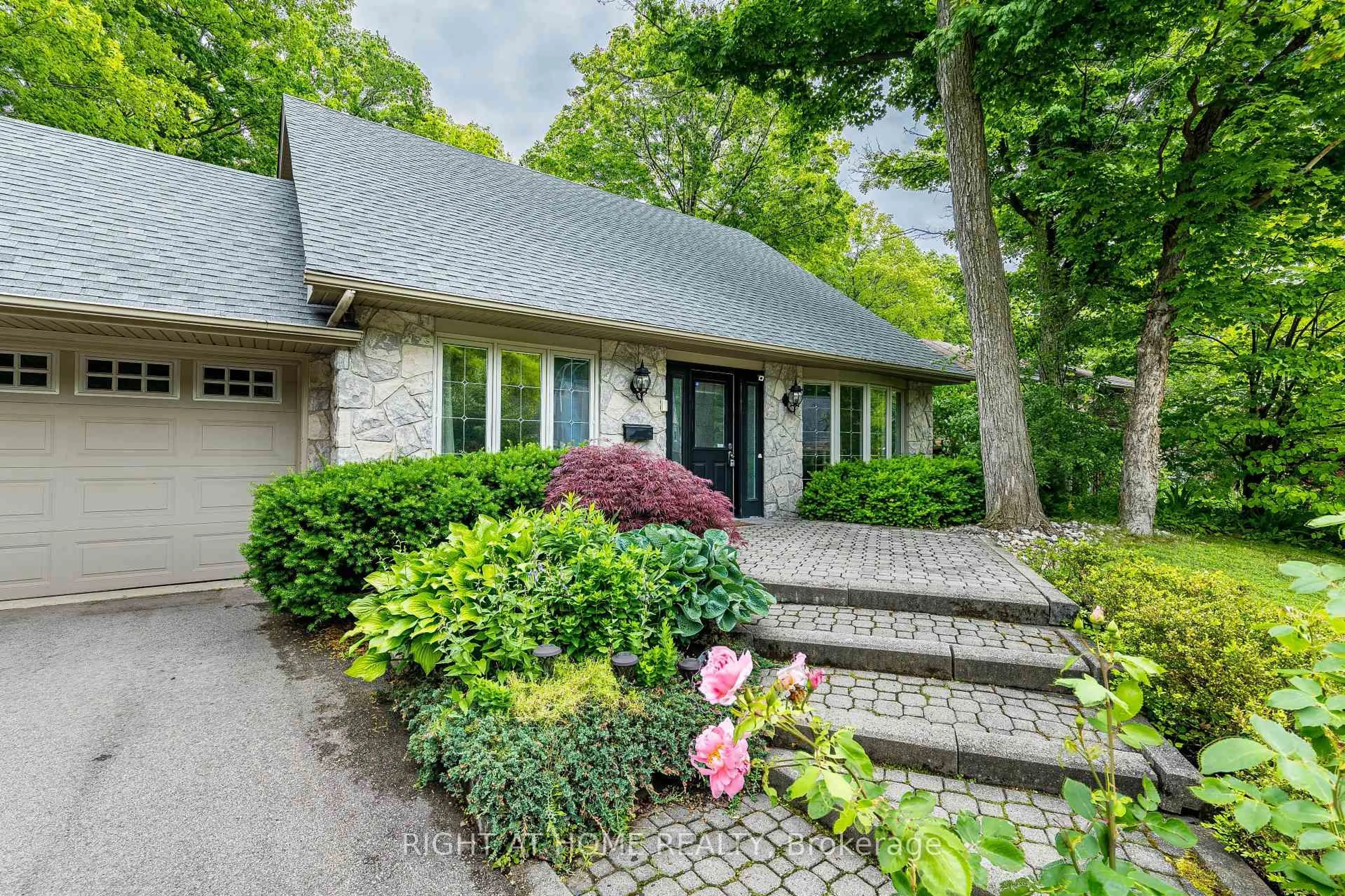 Home with brick exterior material, street for 1941 Four Seasons Dr, Burlington Ontario L7P 2Y3