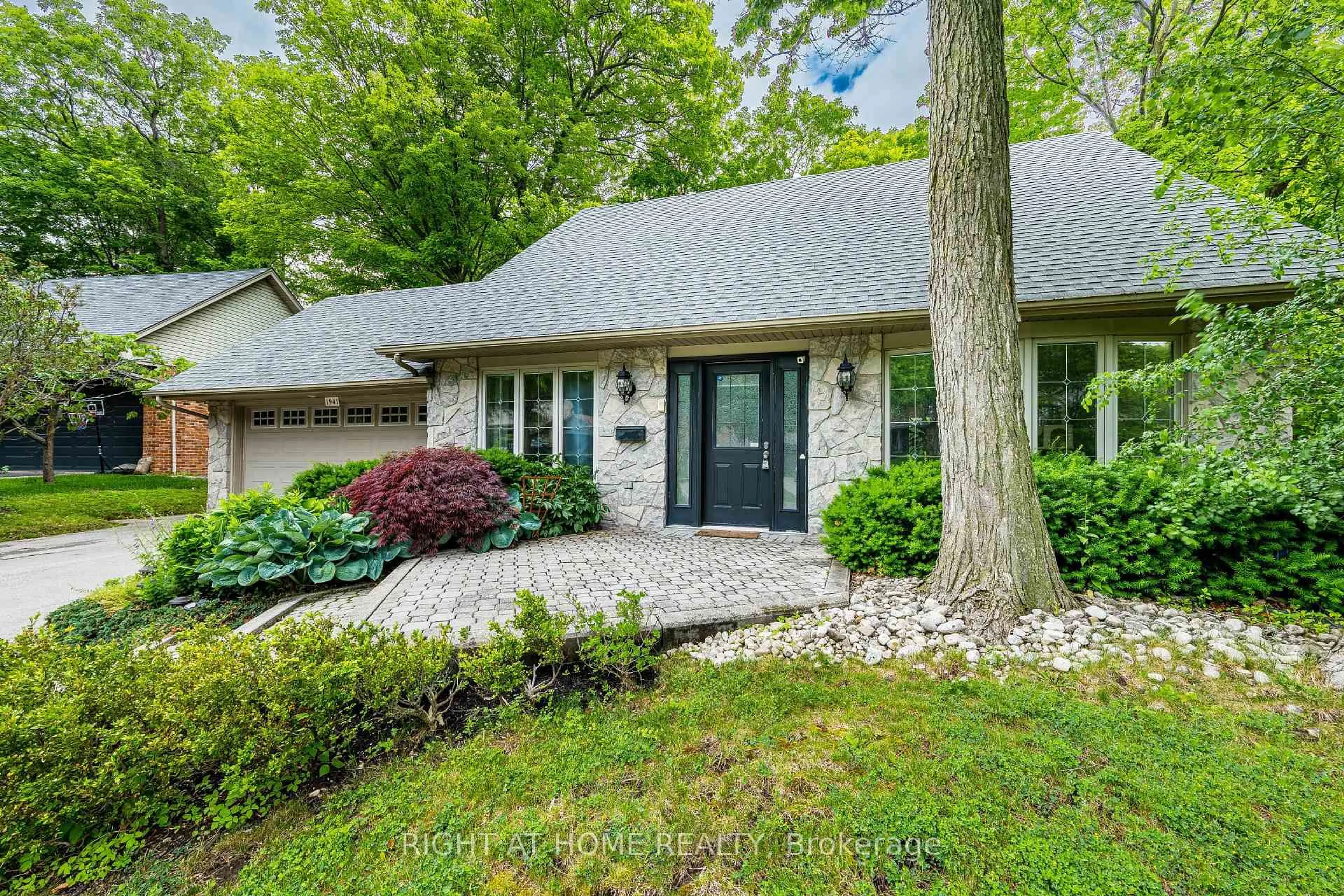Home with brick exterior material, street for 1941 Four Seasons Dr, Burlington Ontario L7P 2Y3