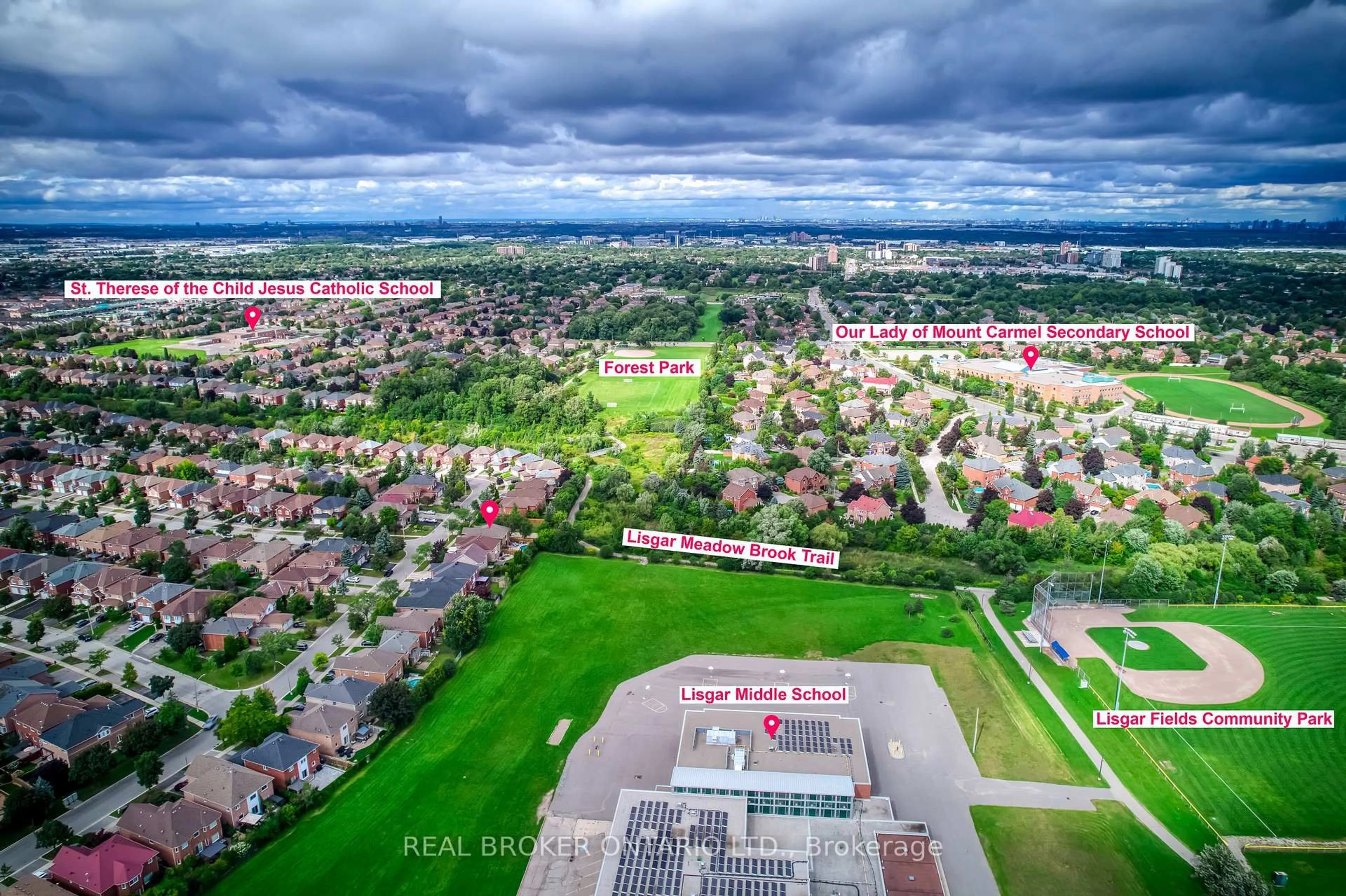A pic from outside/outdoor area/front of a property/back of a property/a pic from drone, unknown for 6781 Gracefield Dr, Mississauga Ontario L5N 6T5