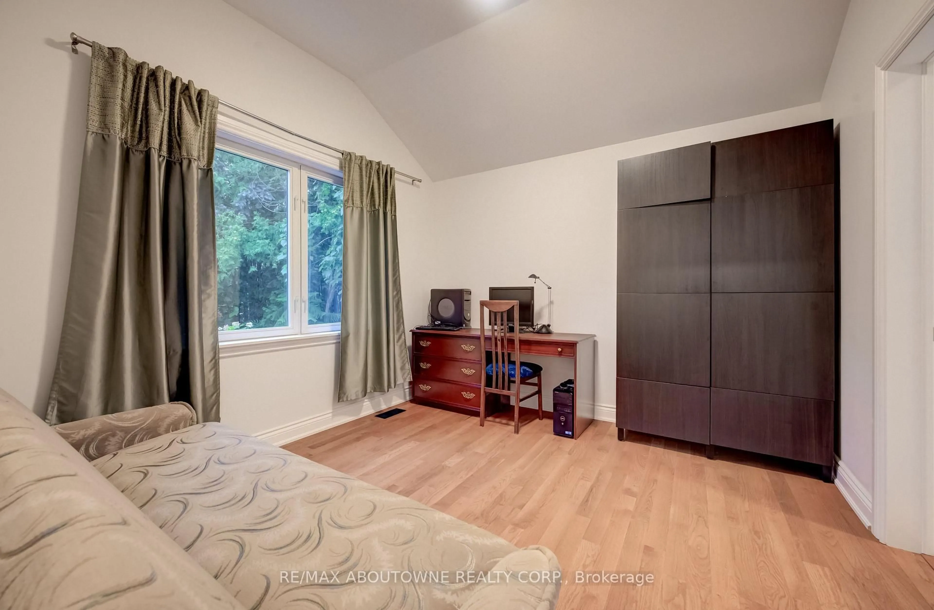A pic of a room for 3091 Parkerhill Rd, Mississauga Ontario L5B 1V6
