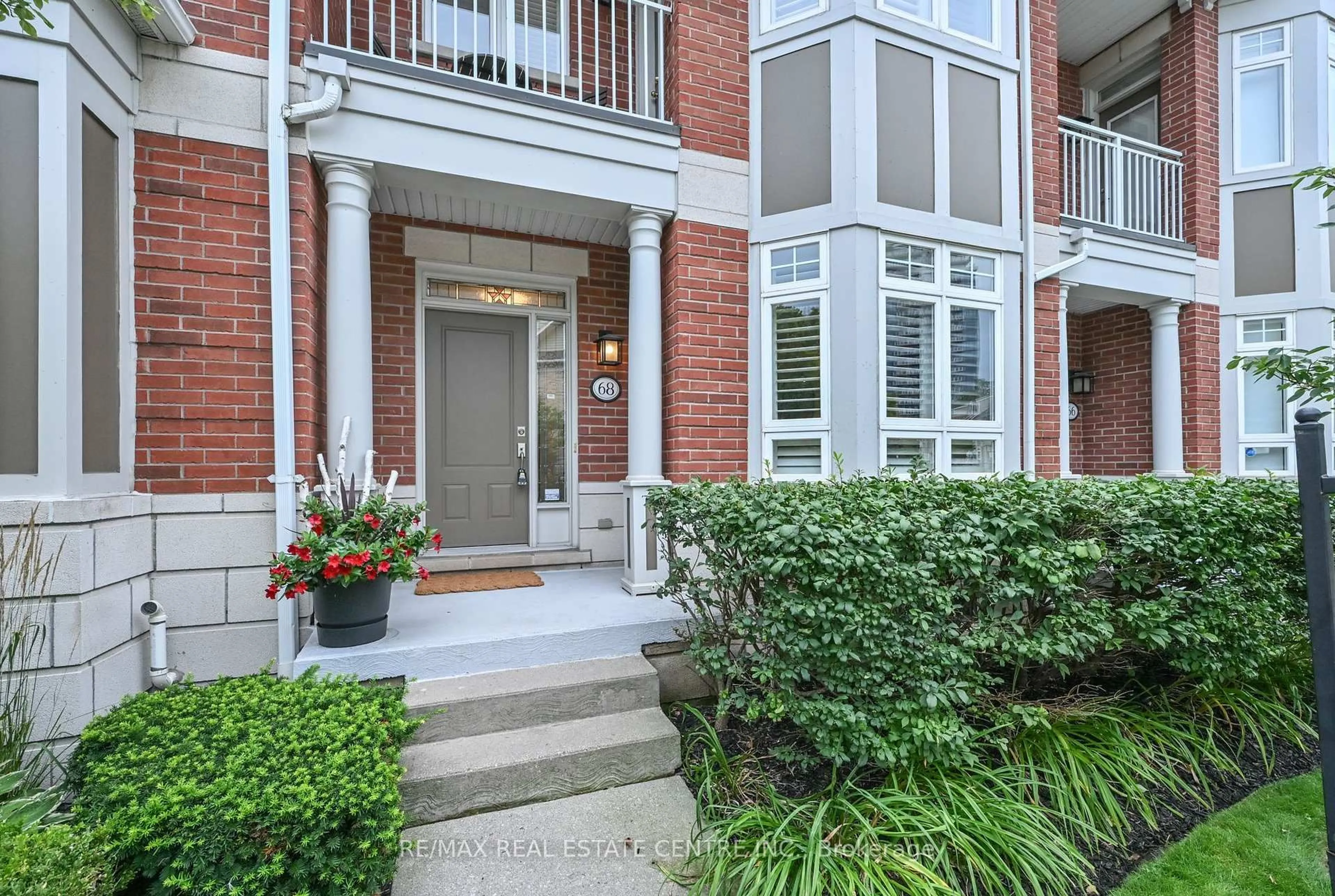 Indoor entryway for 68 Compass Way #43, Mississauga Ontario L5G 4T8