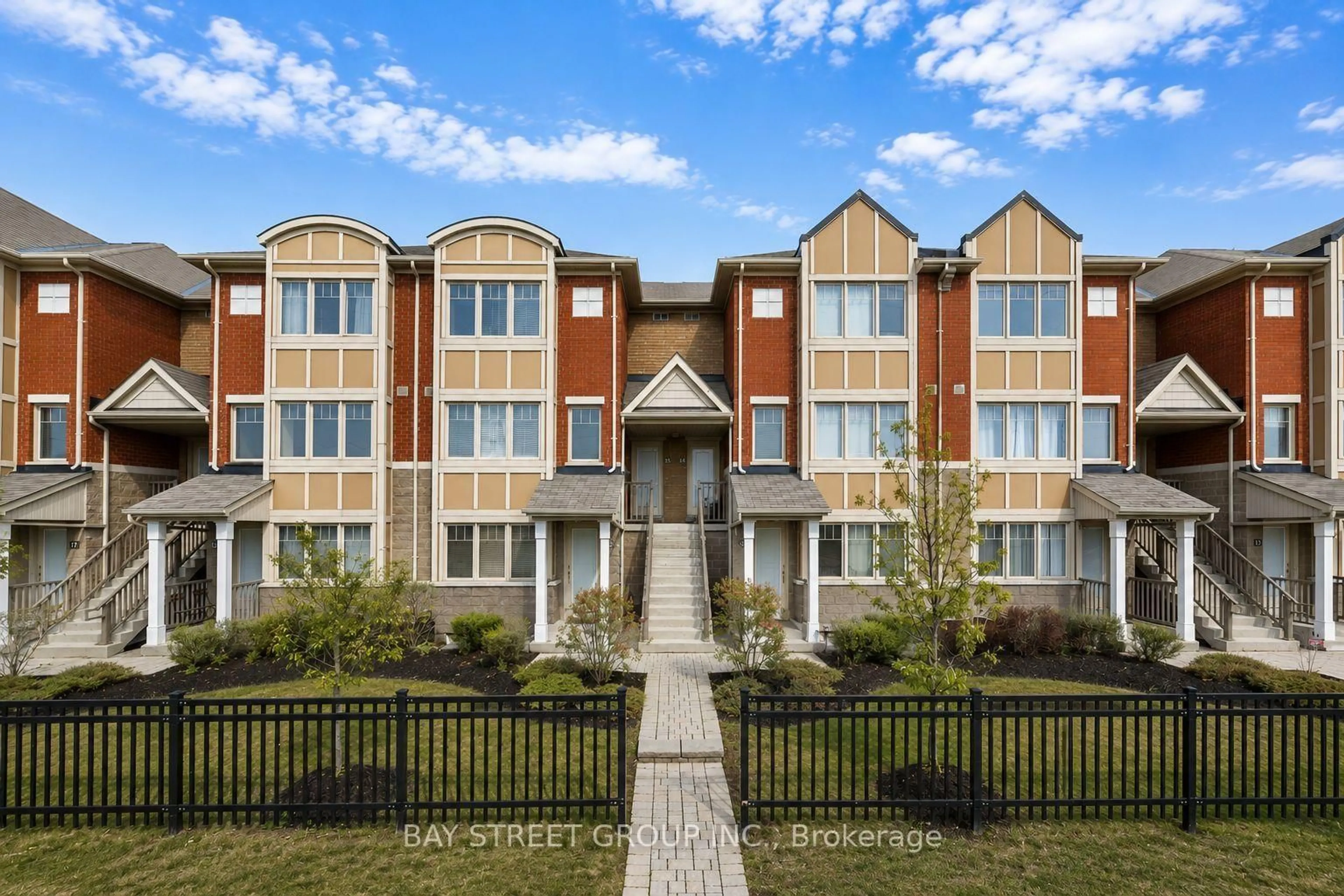 Home with brick exterior material, building for 3975 Eglinton Ave #13, Mississauga Ontario L5M 0E7
