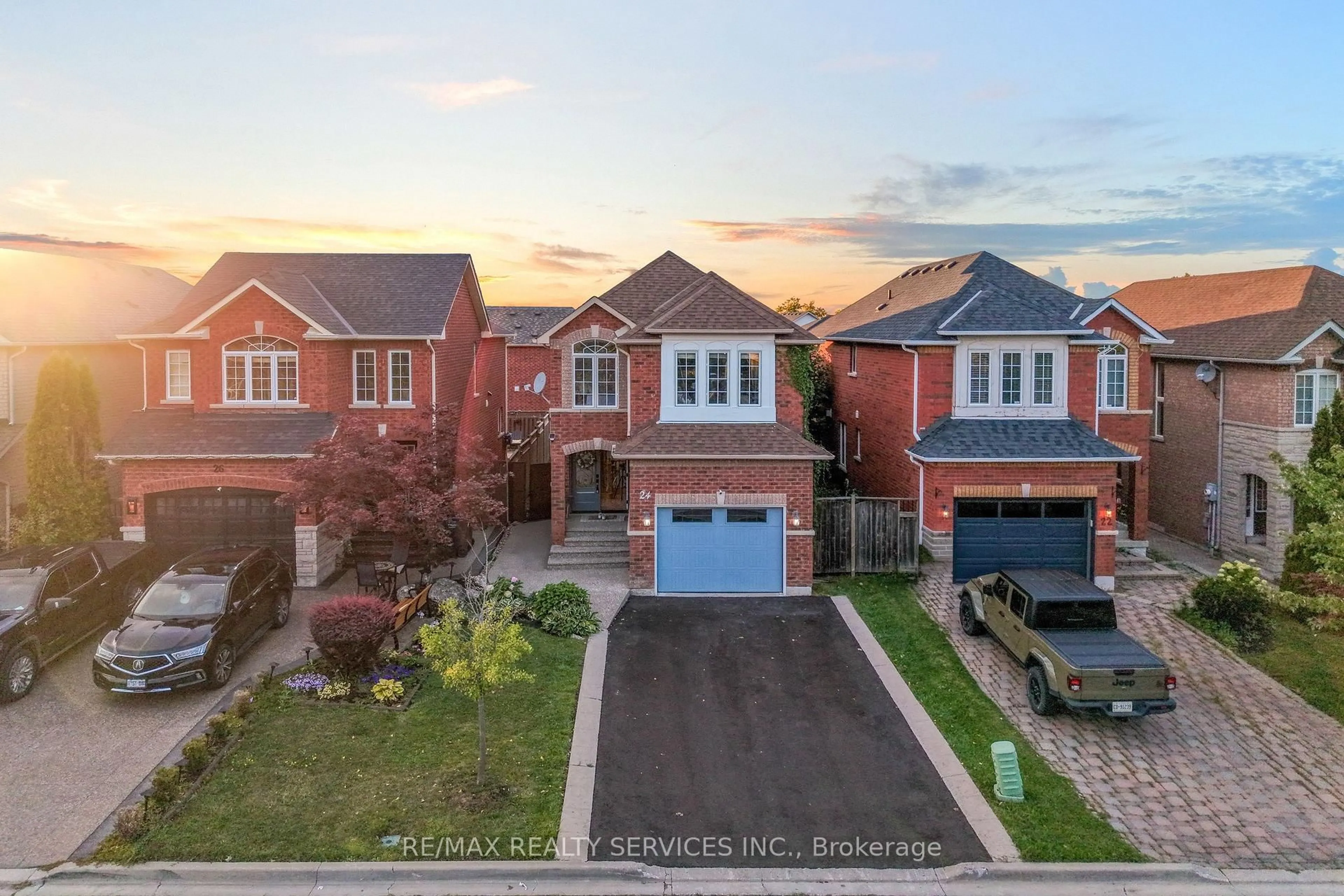 A pic from outside/outdoor area/front of a property/back of a property/a pic from drone, street for 24 Wakely Blvd, Caledon Ontario L7E 2G9