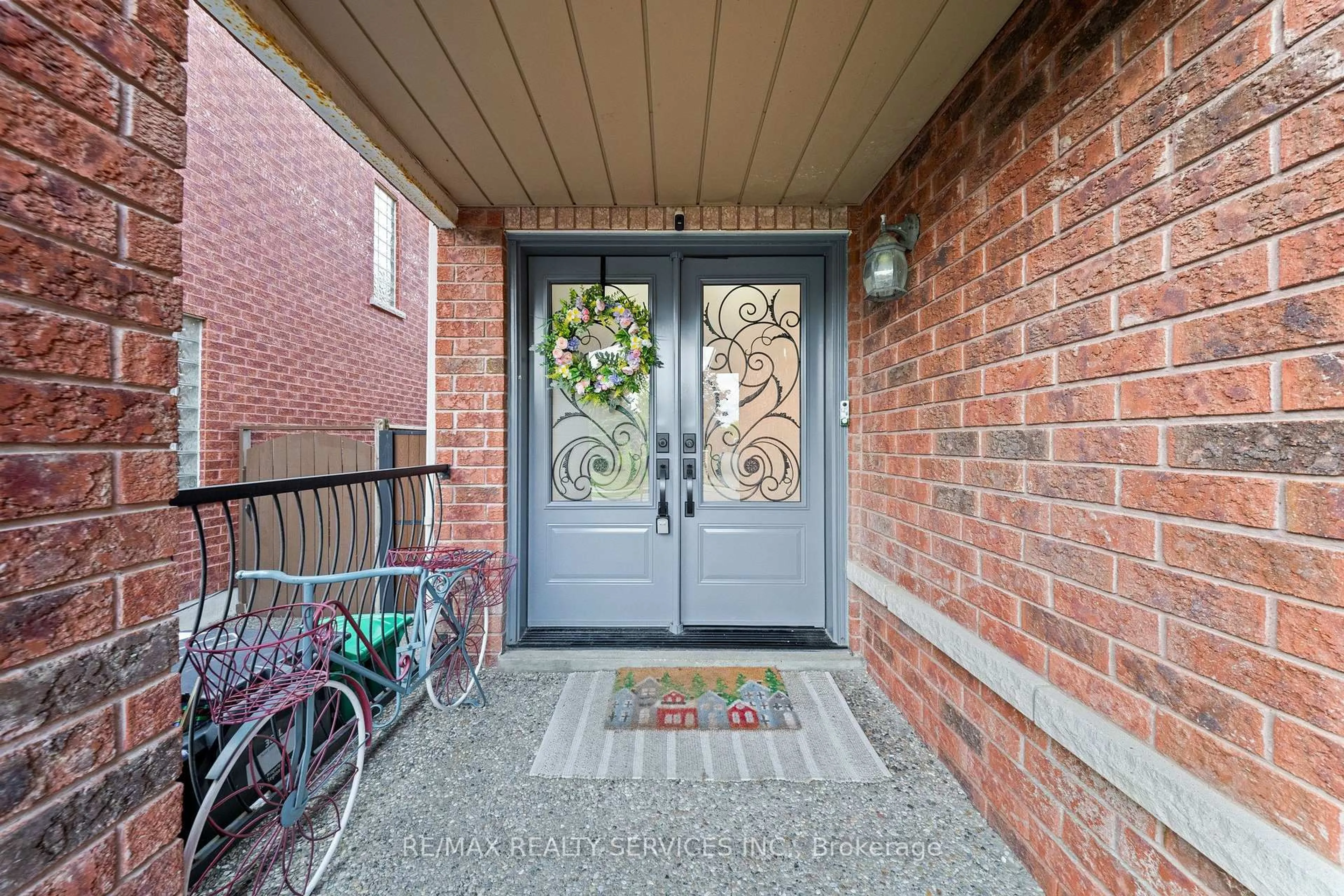Indoor entryway for 24 Wakely Blvd, Caledon Ontario L7E 2G9