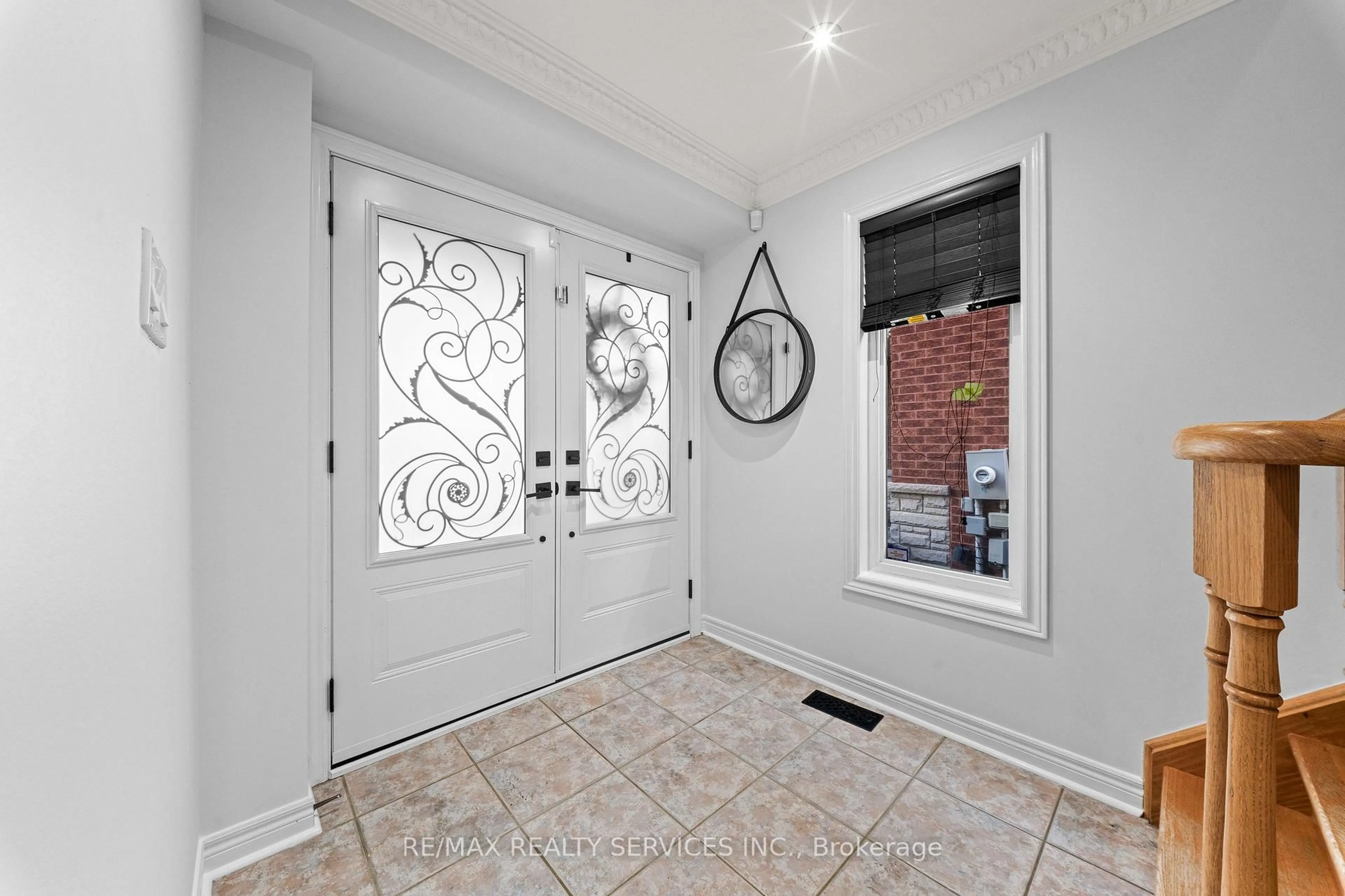 Indoor entryway for 24 Wakely Blvd, Caledon Ontario L7E 2G9