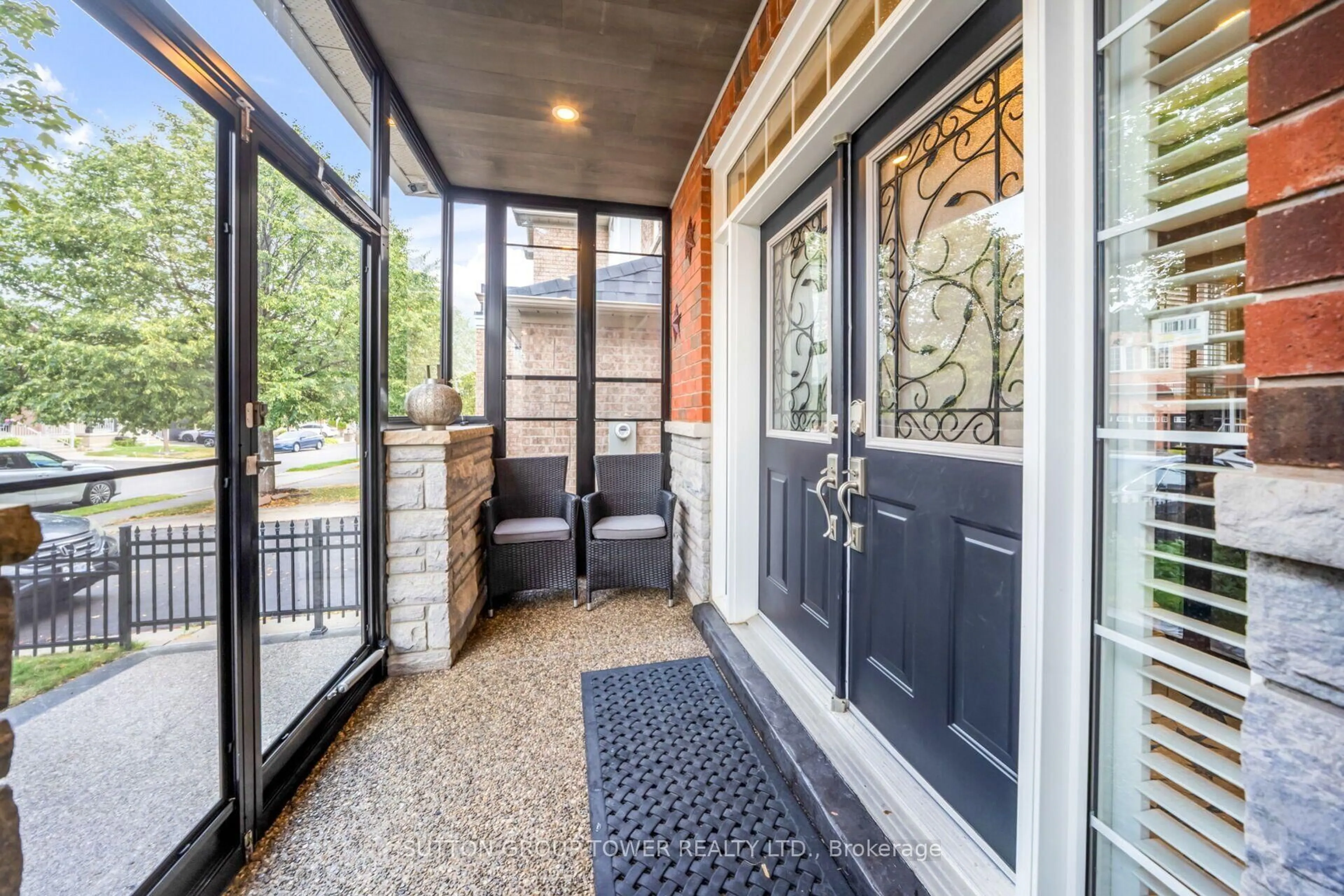 Indoor entryway for 6 Midnightsun Tr, Brampton Ontario L6R 3K9
