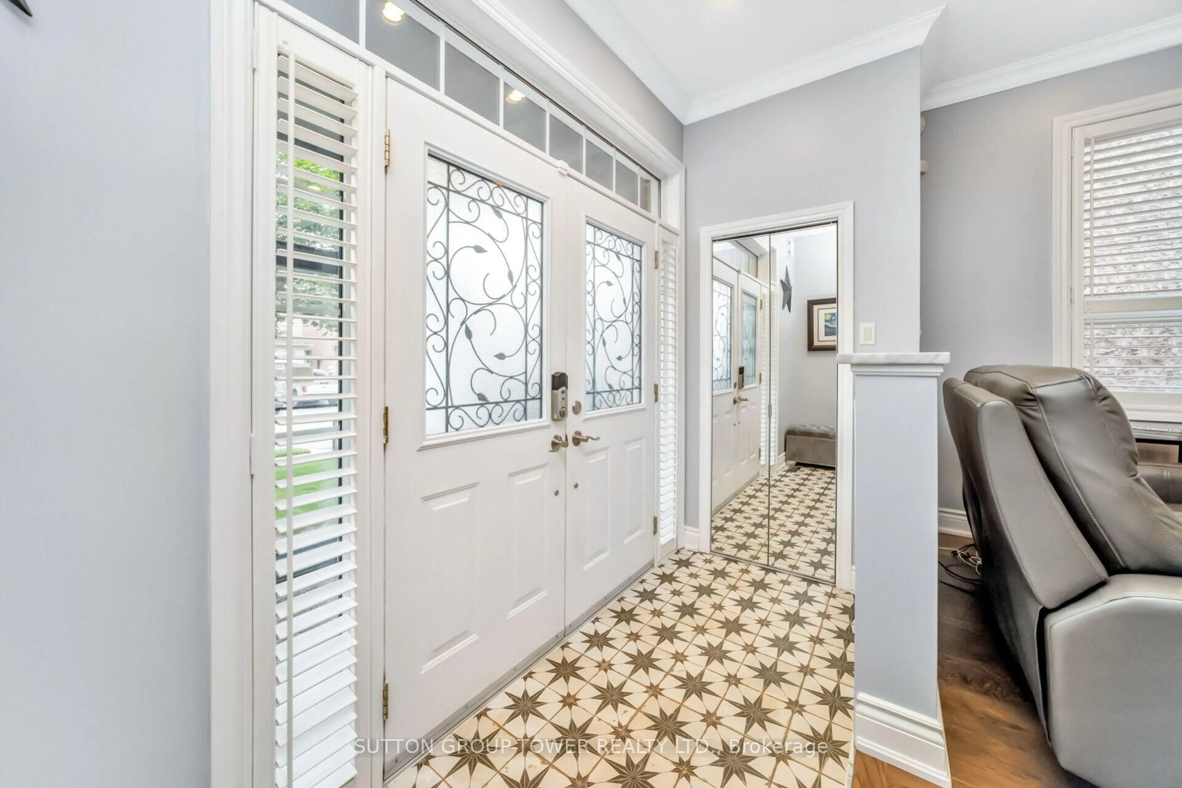 Indoor entryway for 6 Midnightsun Tr, Brampton Ontario L6R 3K9