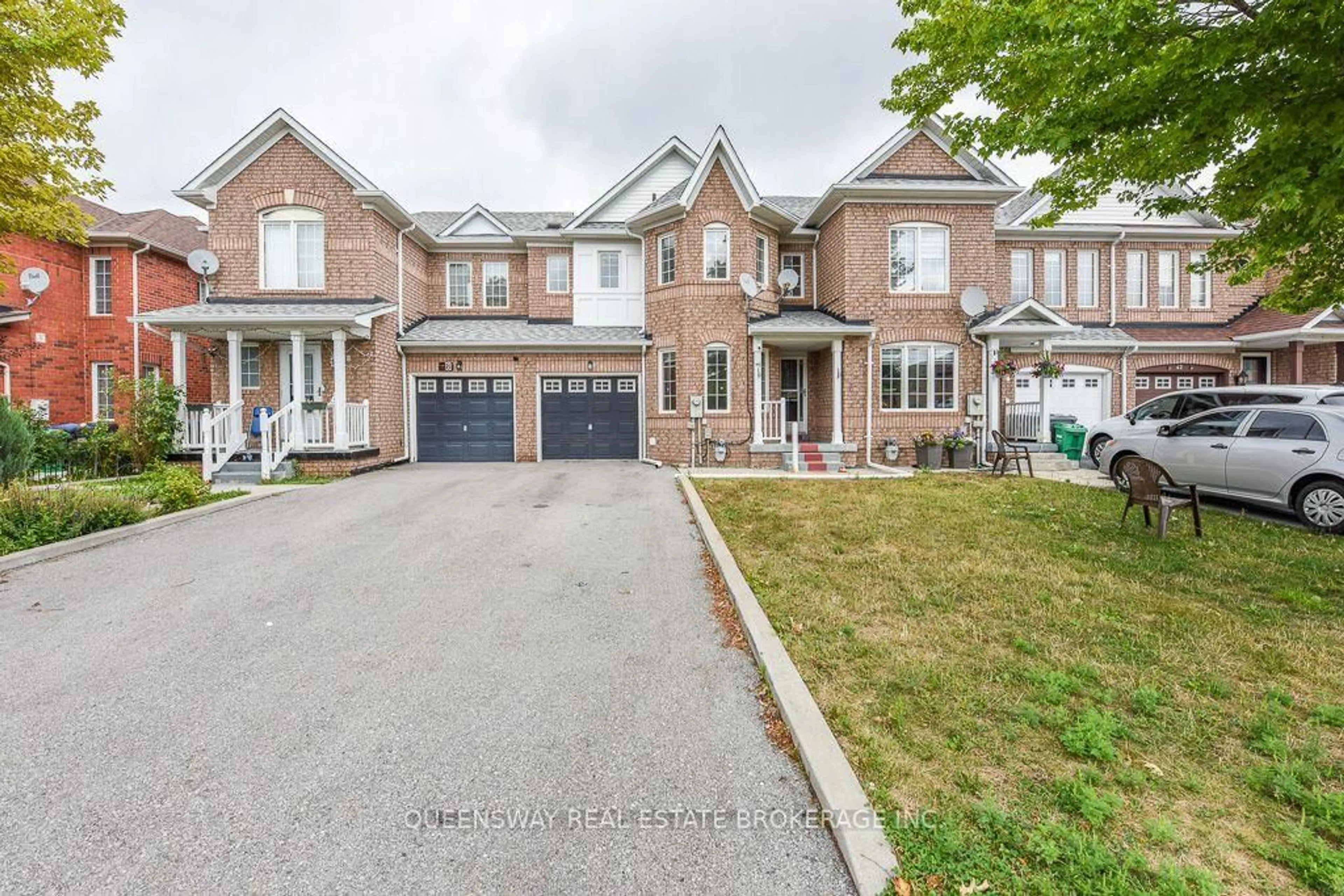 A pic from outside/outdoor area/front of a property/back of a property/a pic from drone, street for 46 Thunderbird Tr, Brampton Ontario L6R 2T3