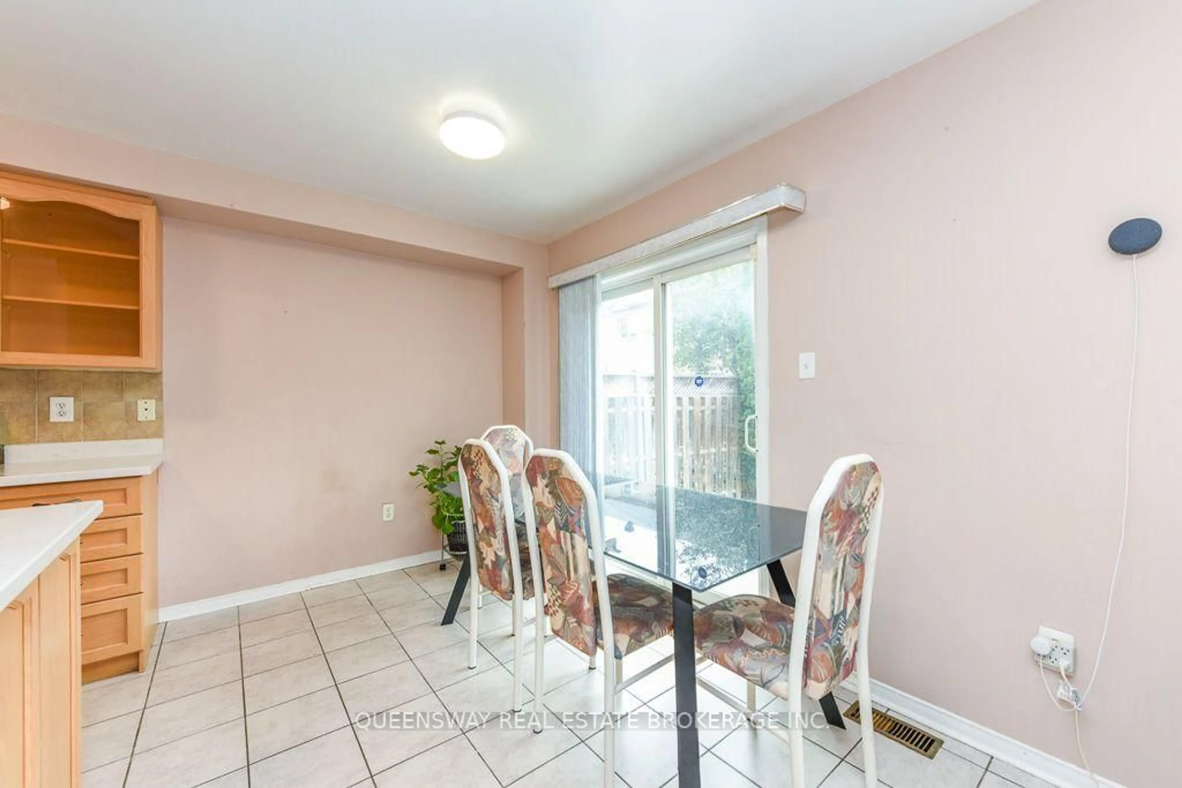 Dining room, unknown for 46 Thunderbird Tr, Brampton Ontario L6R 2T3