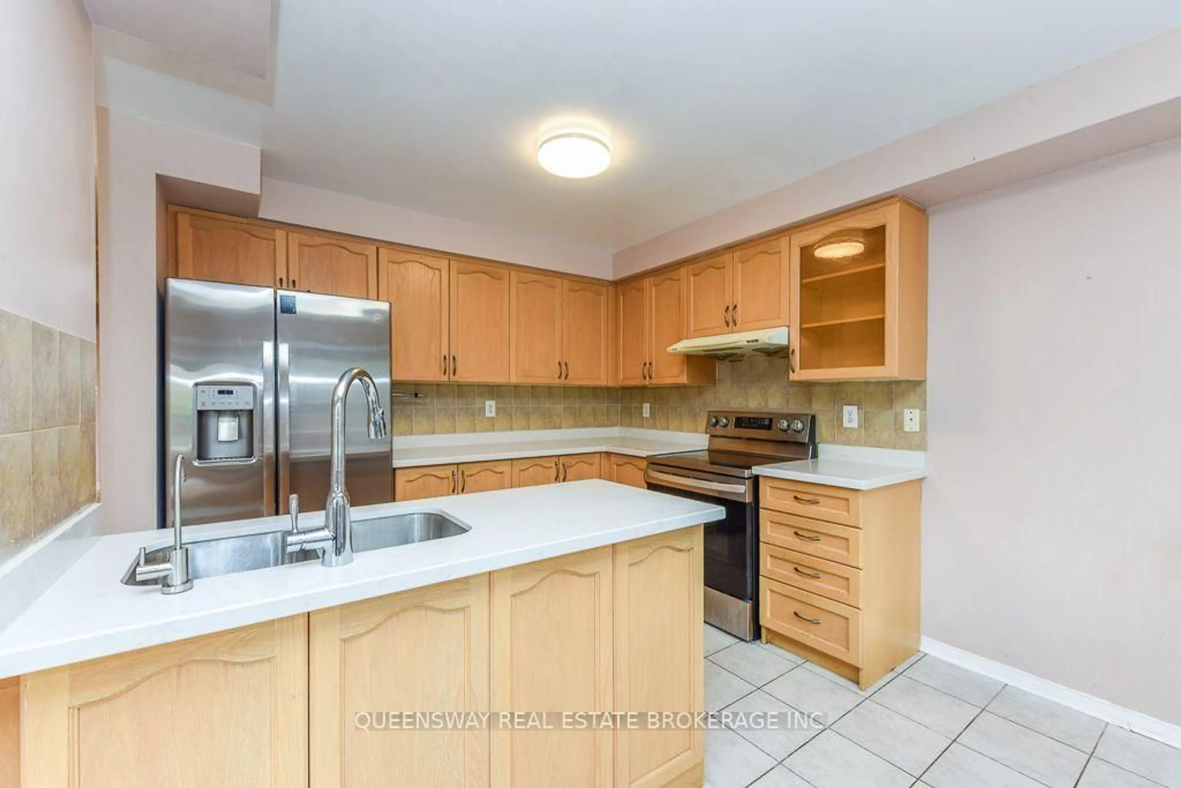Standard kitchen, ceramic/tile floor for 46 Thunderbird Tr, Brampton Ontario L6R 2T3