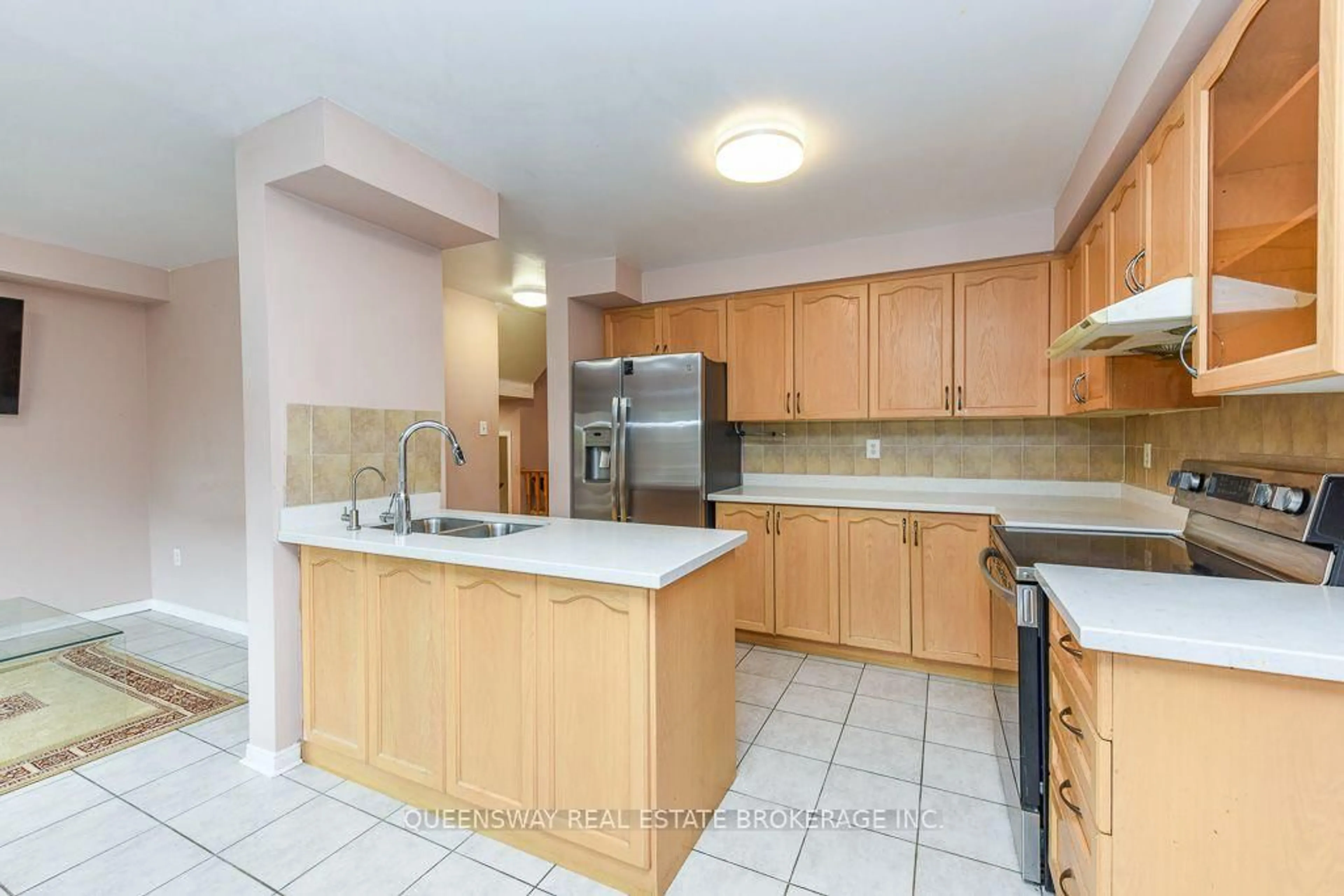 Standard kitchen, ceramic/tile floor for 46 Thunderbird Tr, Brampton Ontario L6R 2T3