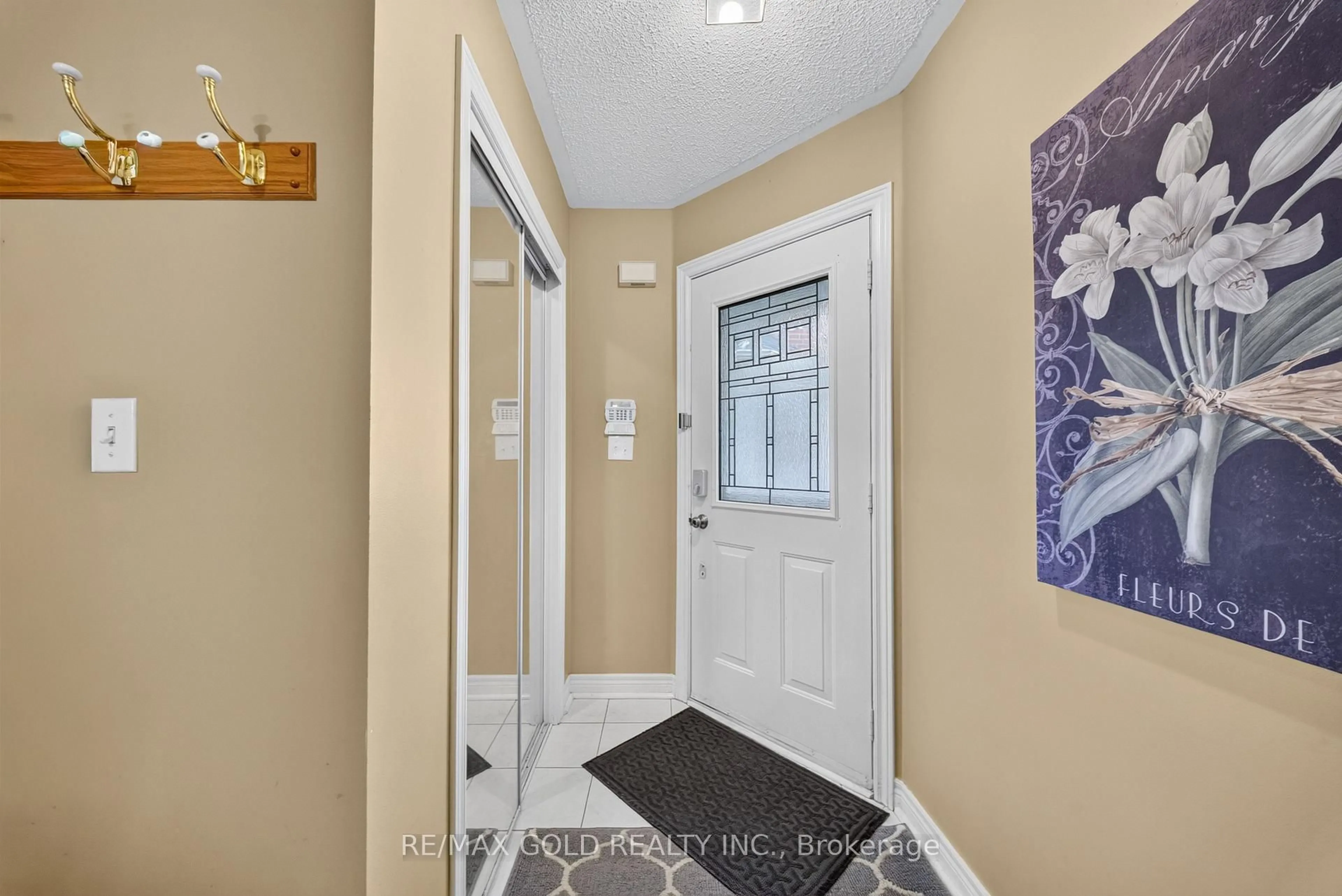 Indoor entryway for 142 Pressed Brick Dr, Brampton Ontario L6V 4K6